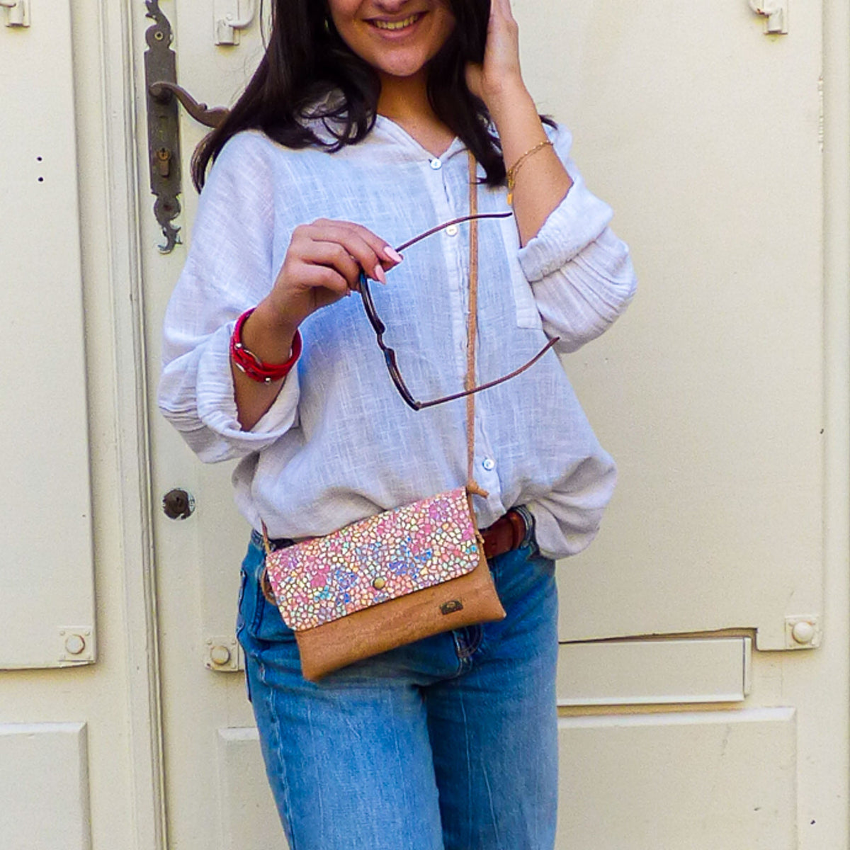 Pochettes en liège du Portugal, modèle Montado à double poche porté, format femme vegan