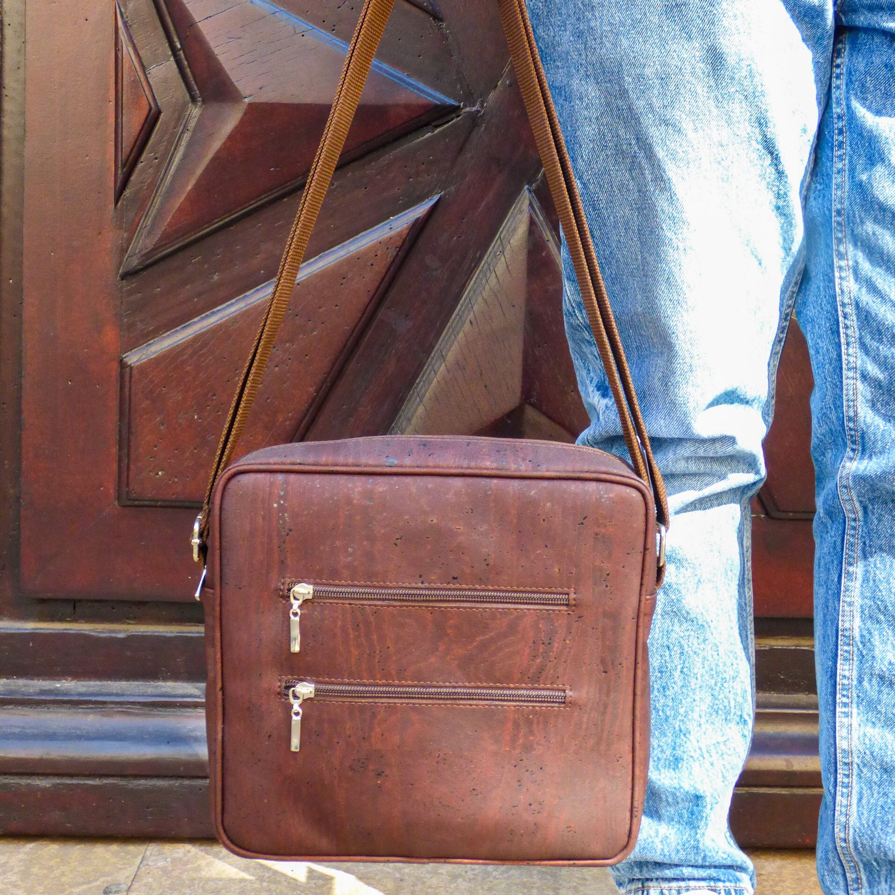 Sacs homme en liège du Portugal, bandoulière et sacoche artisanales, format masculin vegan