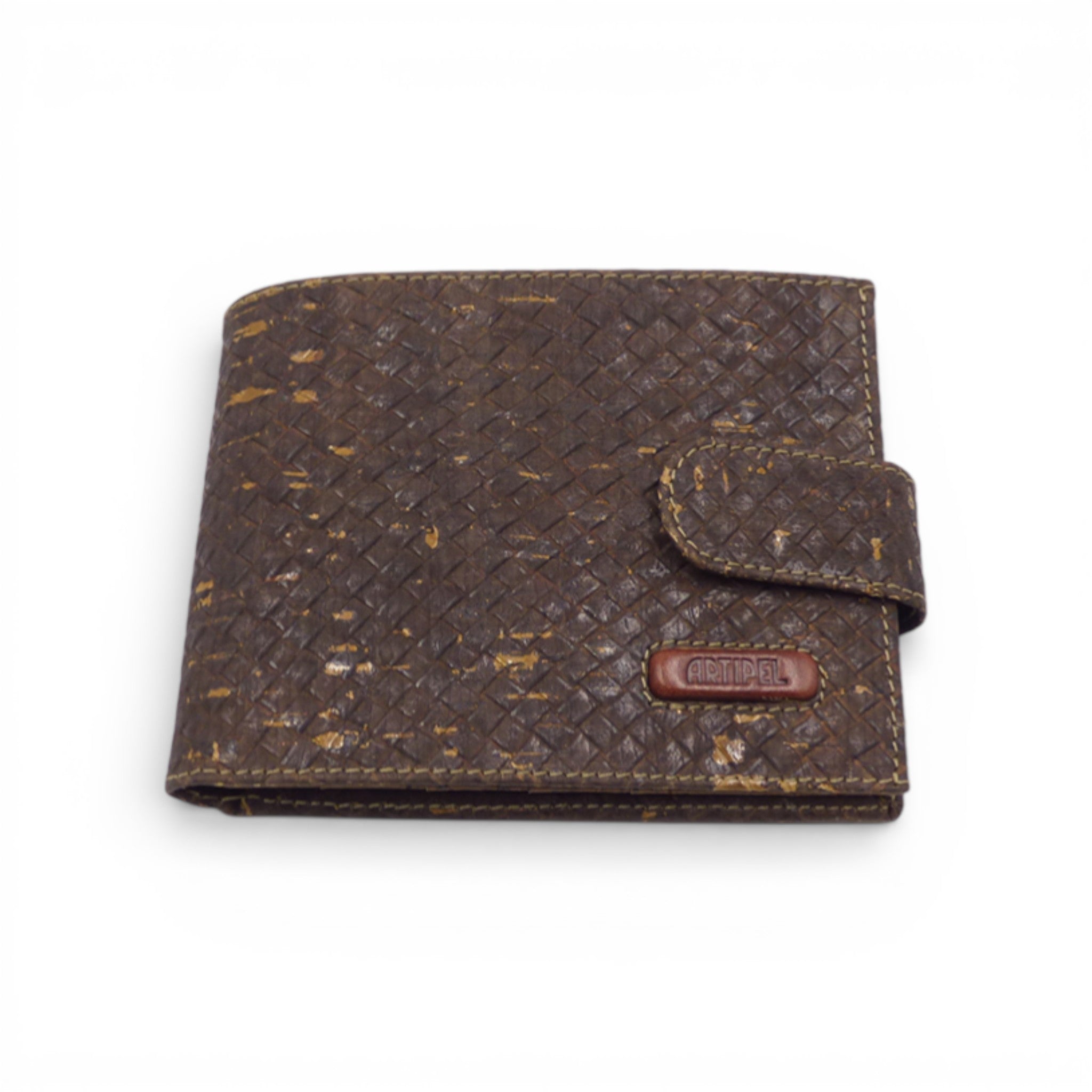 Portefeuille homme "Gaufré" en liège, à rabat, affichant une texture unique et le logo Artipel.