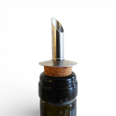Bec verseur anti-goutte monté sur une bouteille d'huile ou de vinaigre
