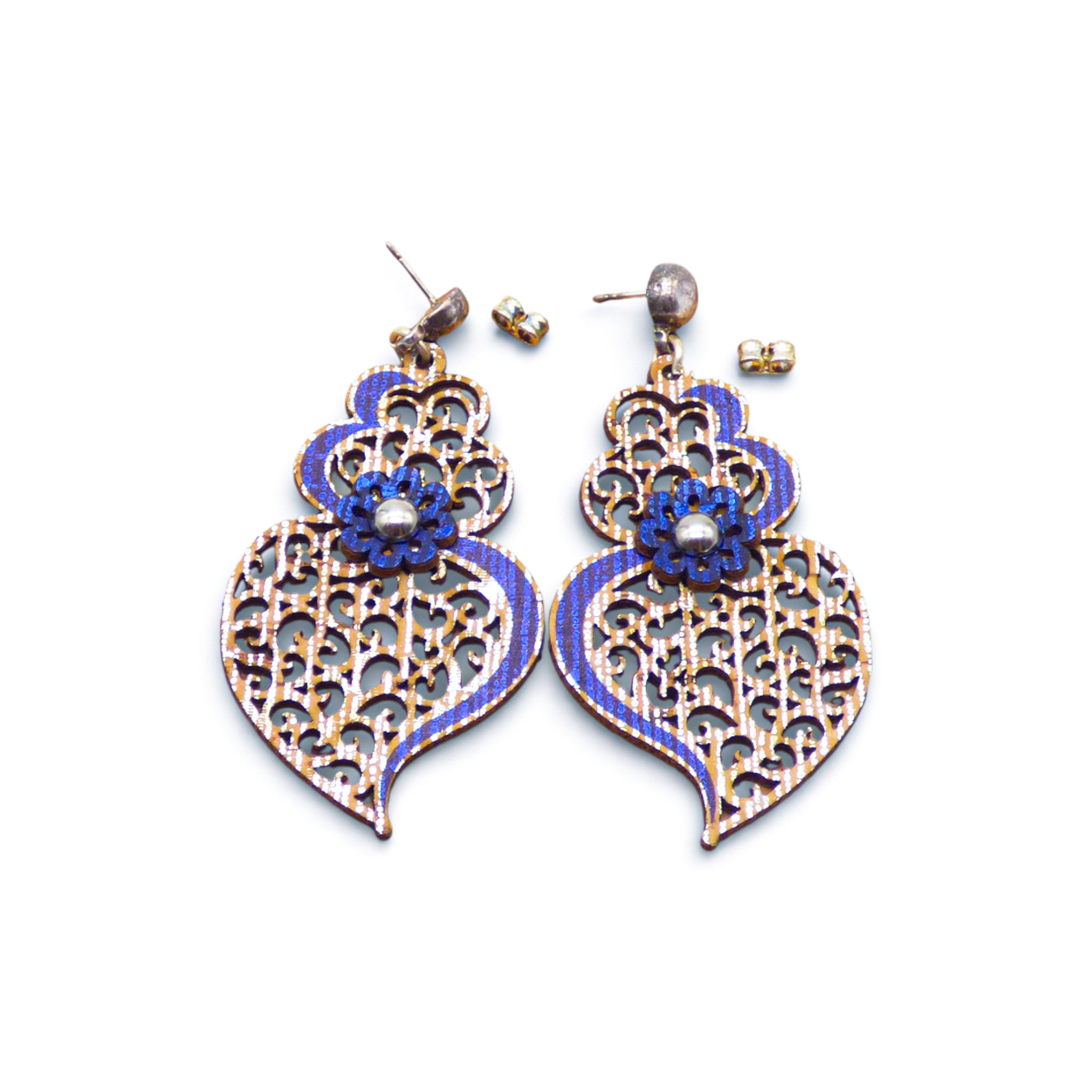 Boucles d'oreilles Cœur de Viana en liège peint bleu et doré — Artipel, fleur centrale perlée, Portugal