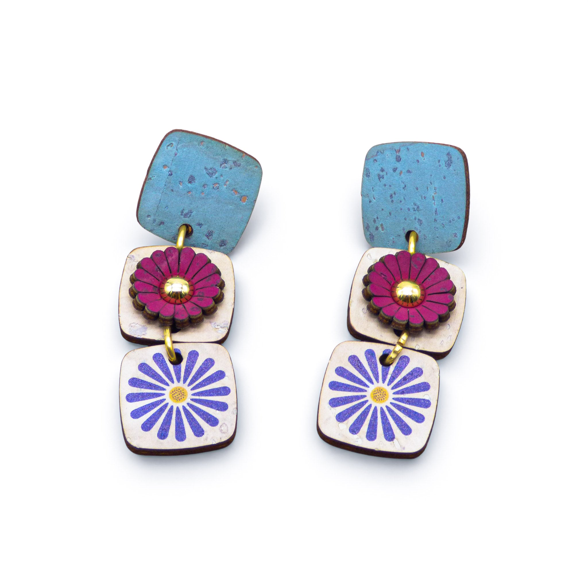 Boucles d'oreilles en liège "Long Spring Flower" d'Artipel, présentant des fleurs bleues et roses en design pendante.
