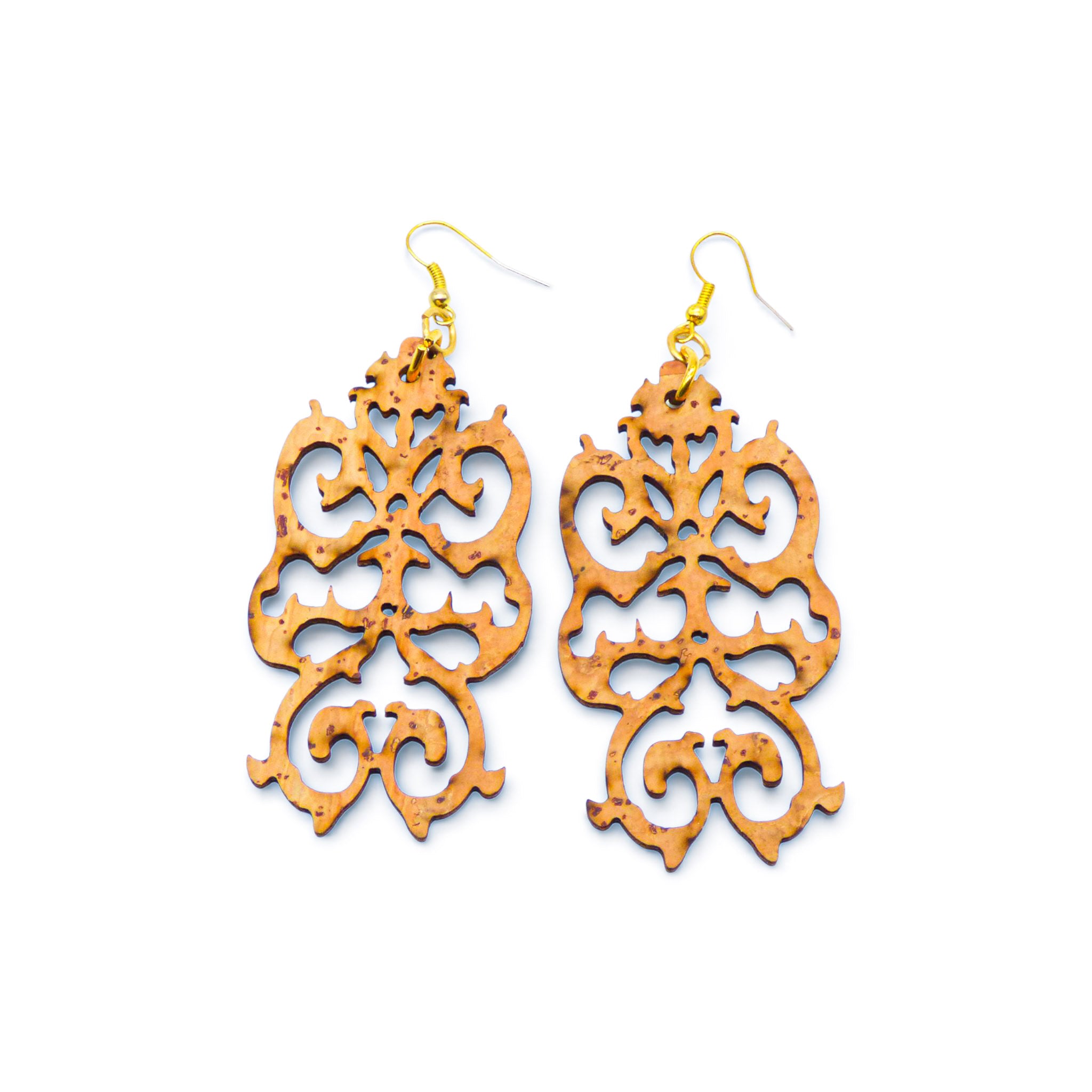 Boucles d'oreilles en liège Arabesque d'Artipel, pendantes, avec design naturel et élégant.