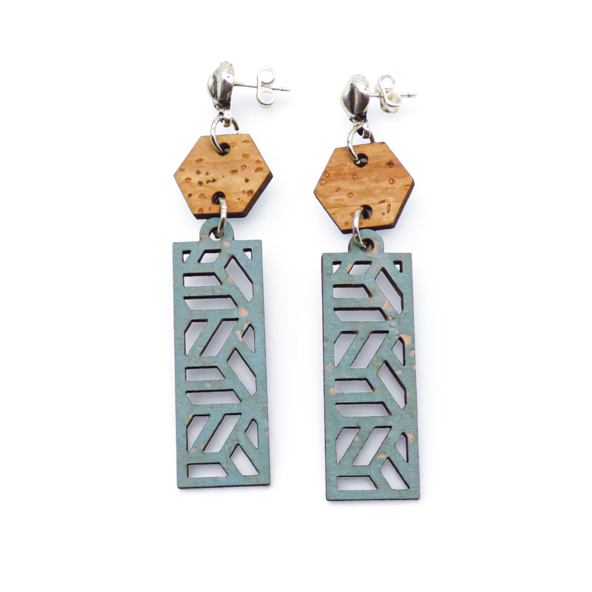 Boucles d'oreilles Sintra en liège, hexagone naturel et pendentif géométrique turquoise ajouré — Artipel, Portugal