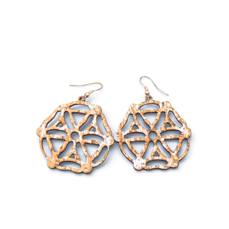 Boucles d'oreilles rosace en liège naturel blanchi — Artipel, paire de face, Portugal