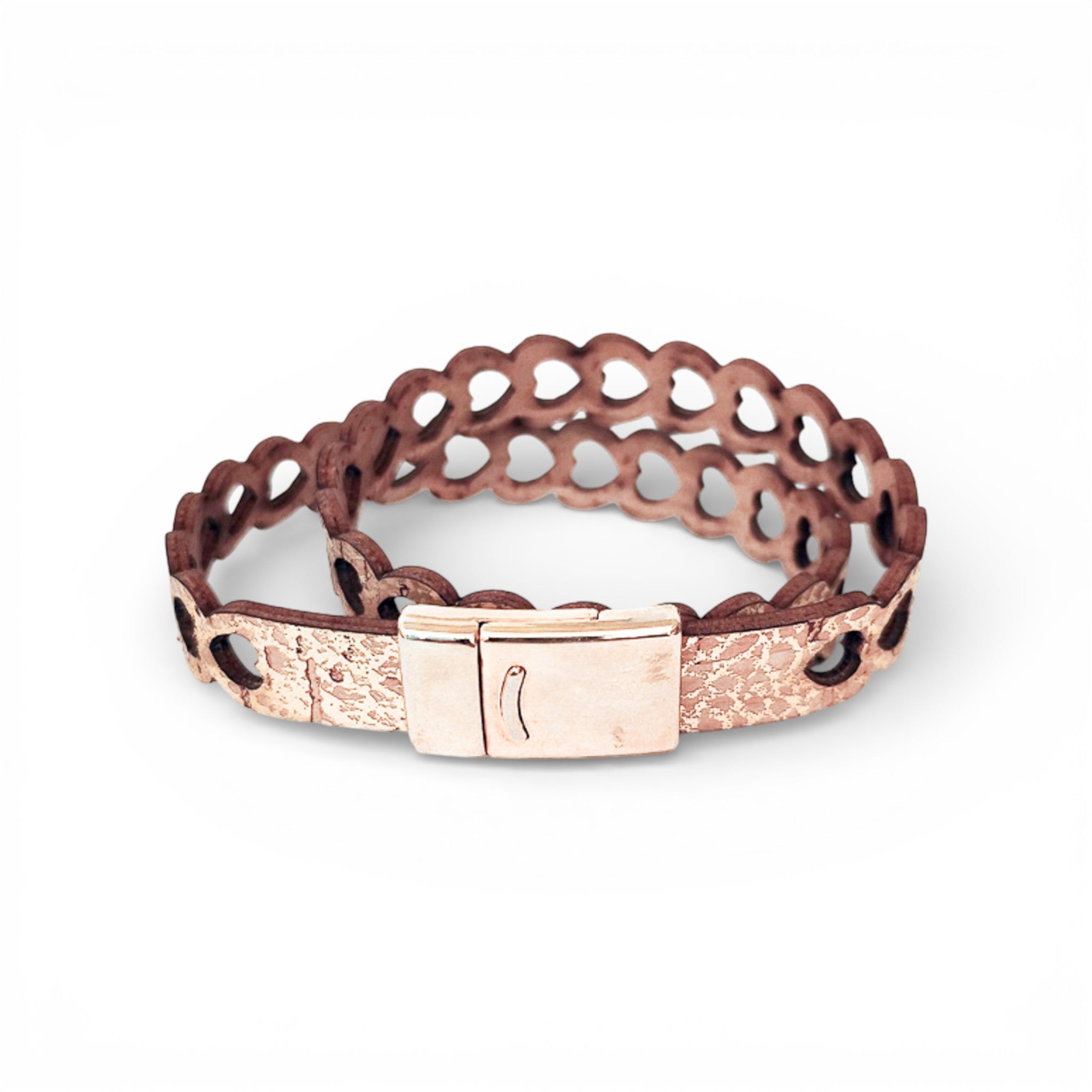 Double natural cork bracelet with golden heart detail and magnetic closure for women by Artipel.