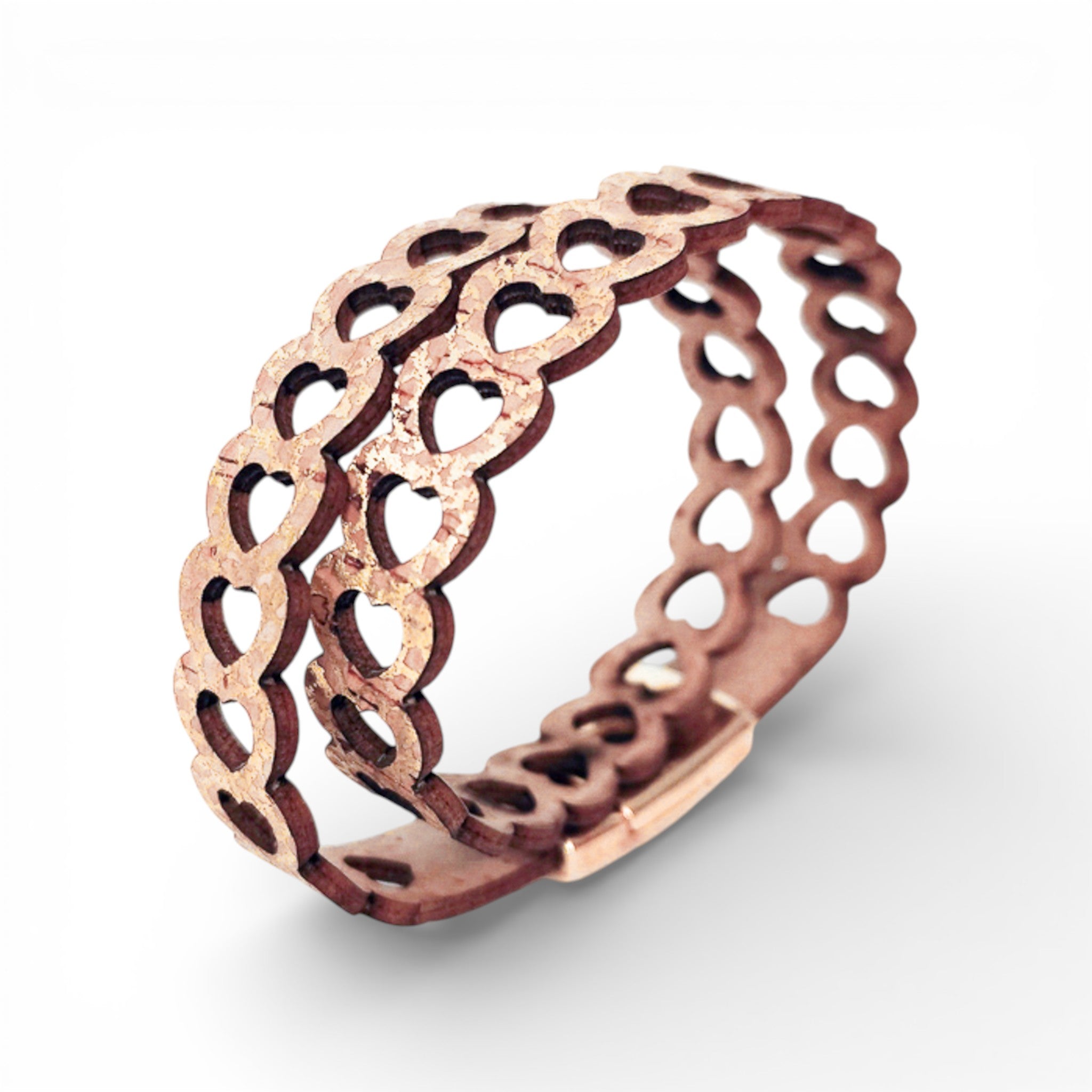 Double heart bracelet in natural cork with golden accents by Artipel, featuring a magnetic closure.