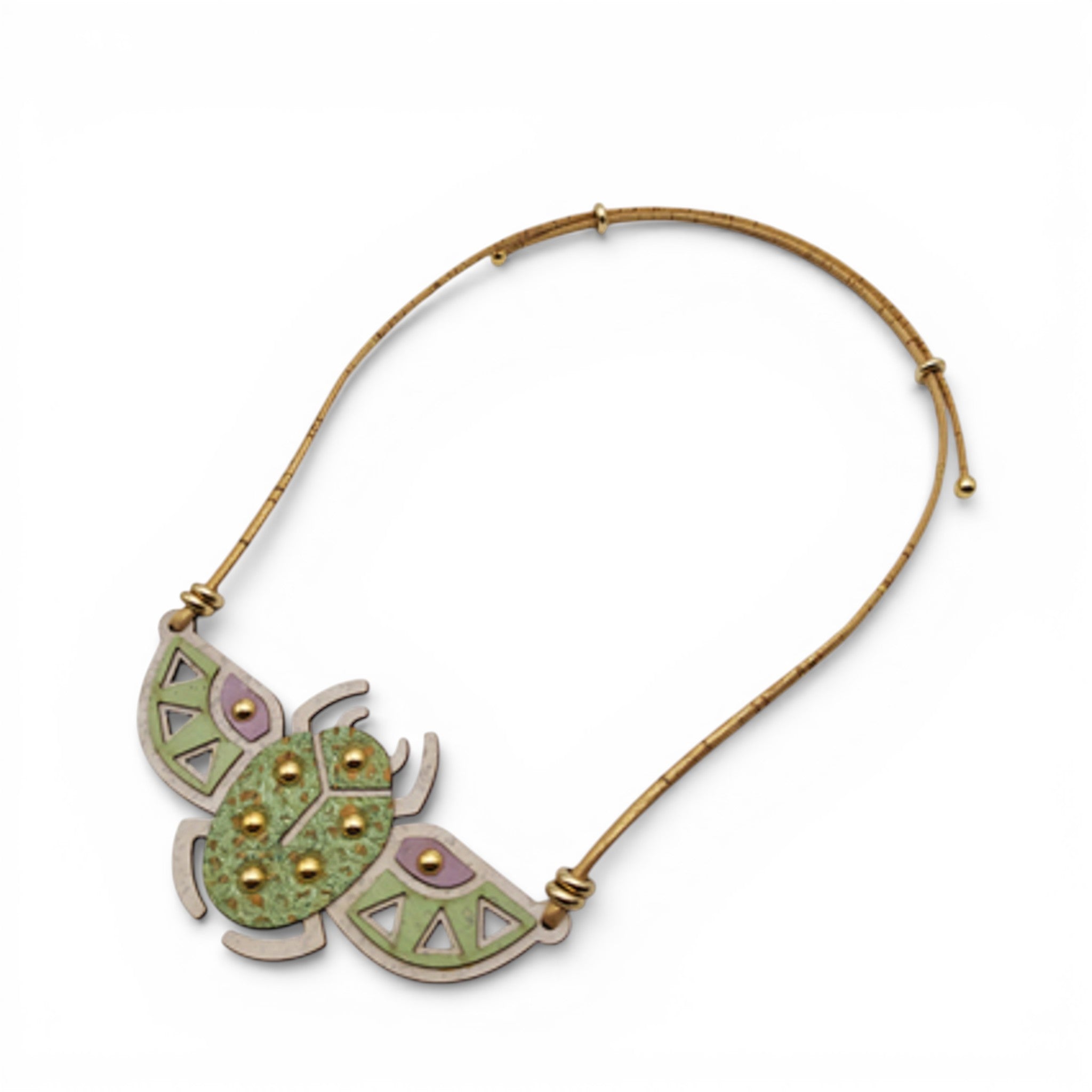 Collier scarabée à face verte, vue trois-quarts — Artipel, collier doré réglable, Portugal