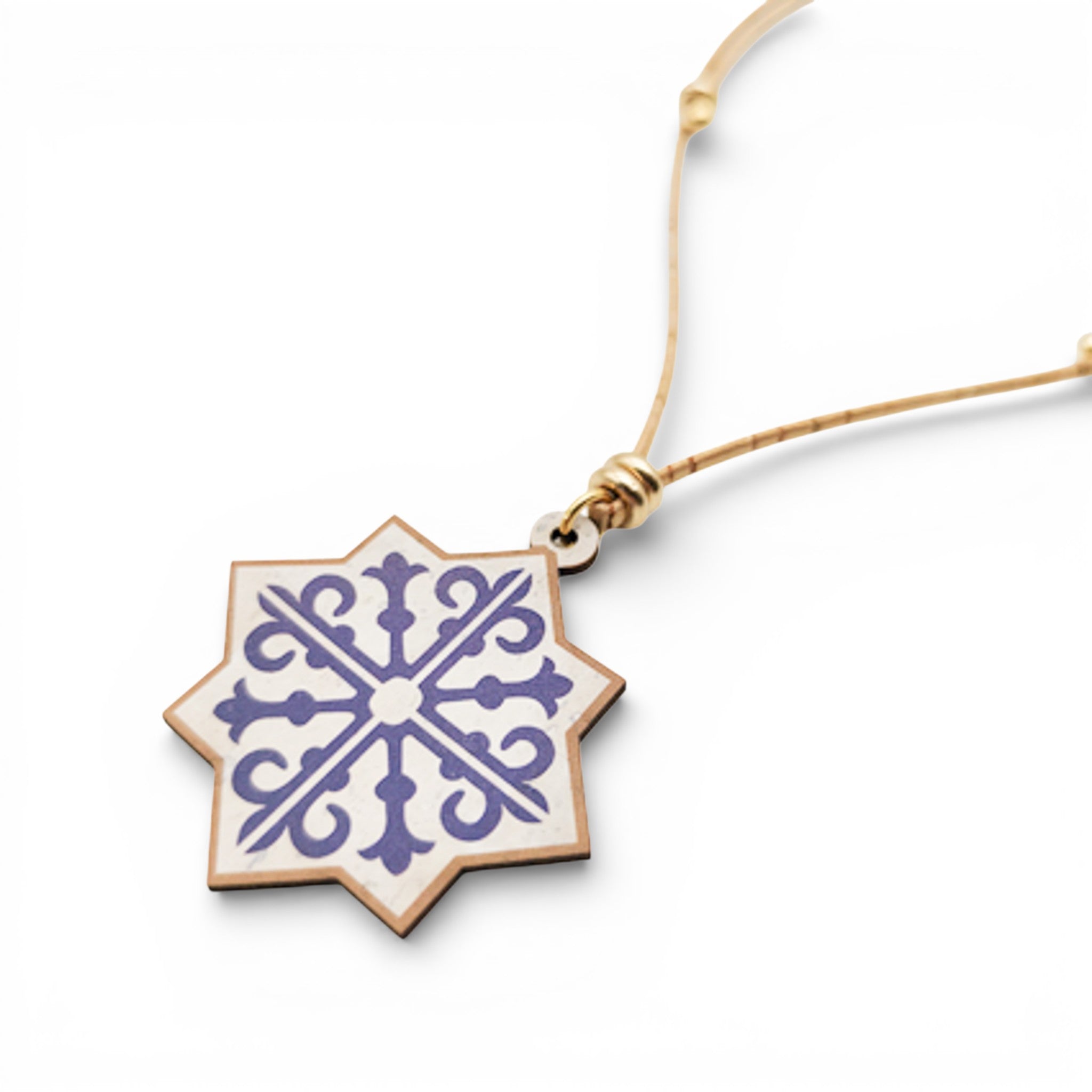 Cork necklace "Lisbon Star" by Artipel, featuring a unique star design and natural texture for a stylish accessory.