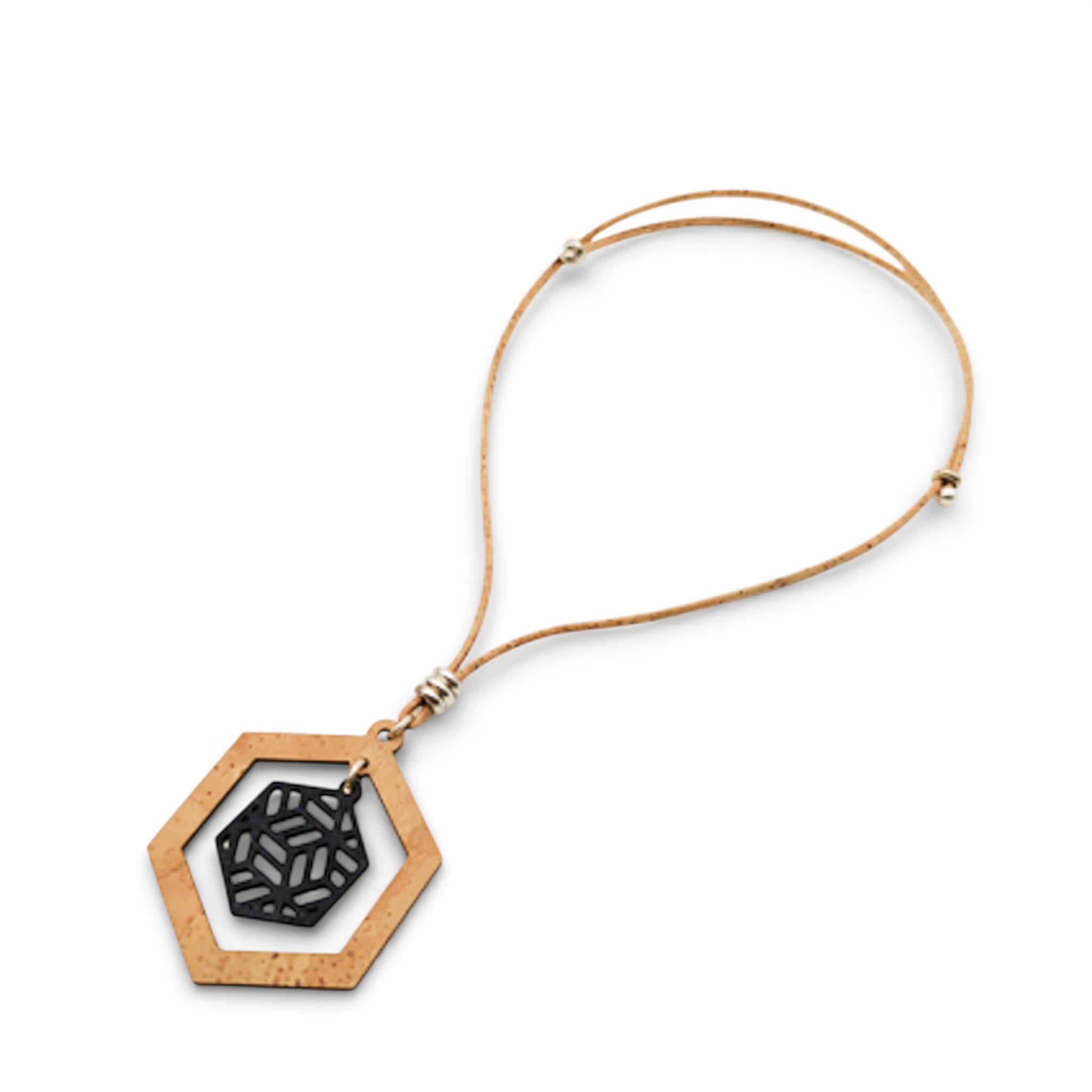 Collier double hexagone en liège, pendentif ajouré noir — Artipel, cordon réglable, Portugal