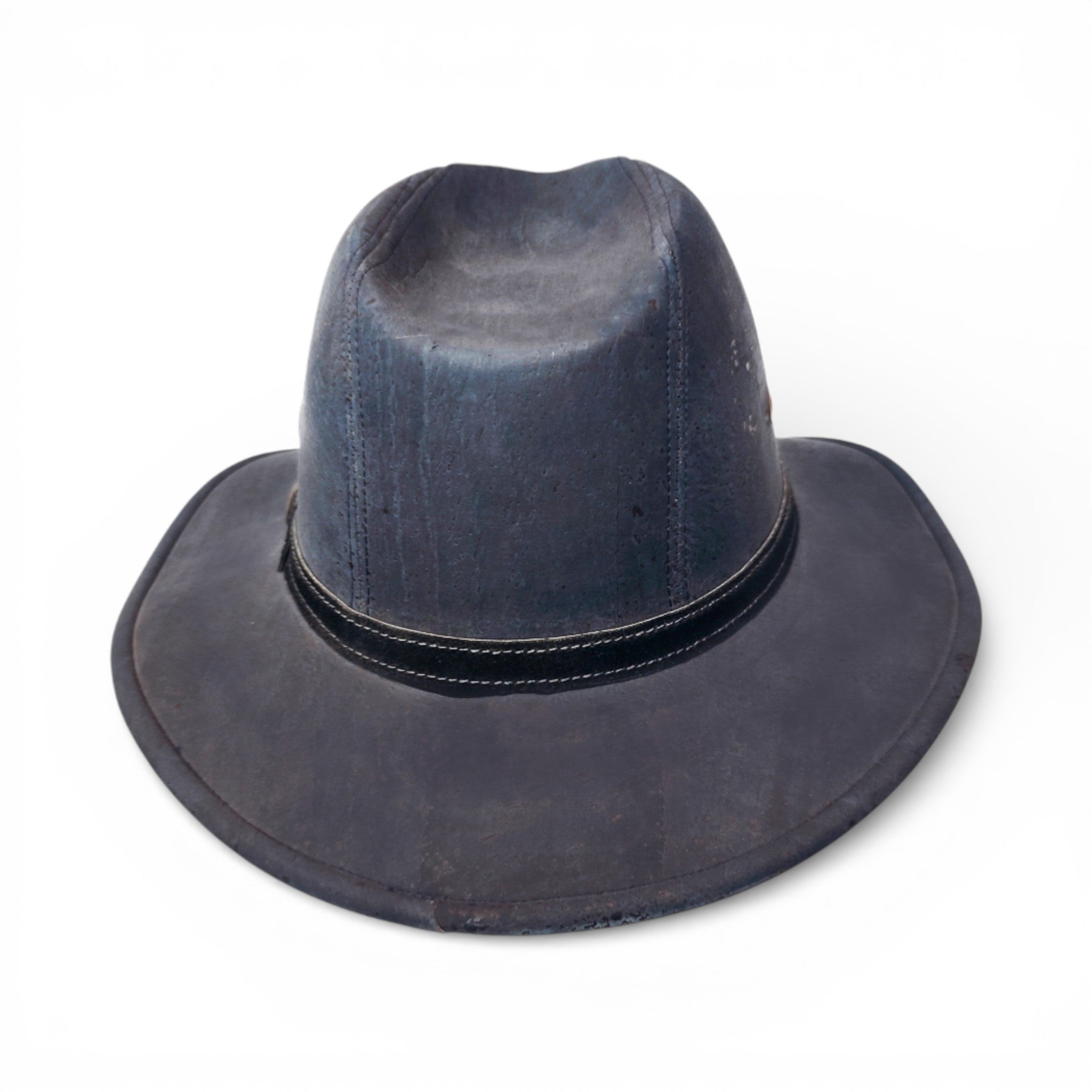 Chapeau fedora en liège Amador Varum, élégant et stylé, avec une teinte naturelle et une forme classique.