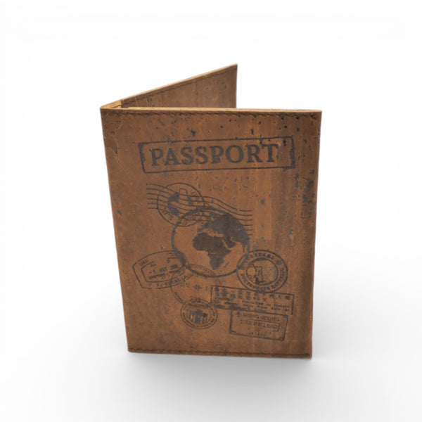 Pochette passeport en liège Artipel - vue de face - motif tampons du monde