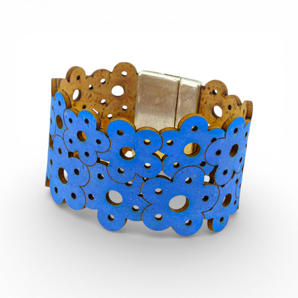 Bracelet vegan et éco-responsable en liège naturel du Portugal : Bracelet Manchette Fleur Bleu - Artipel - Home & Liège
