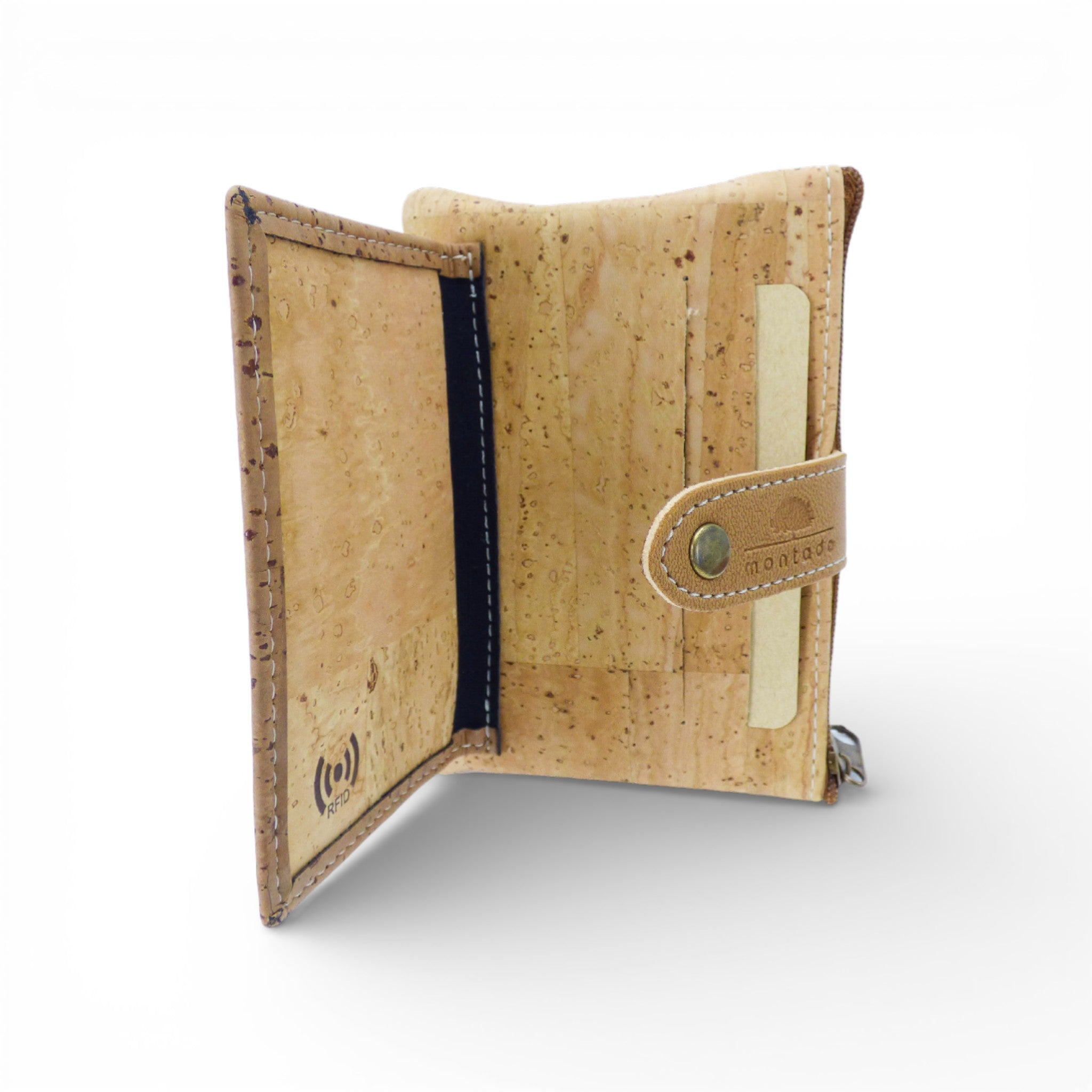 Intérieur ouvert d'un porte-monnaie en liège, logo RFID et rangements cartes — Montado, Portugal