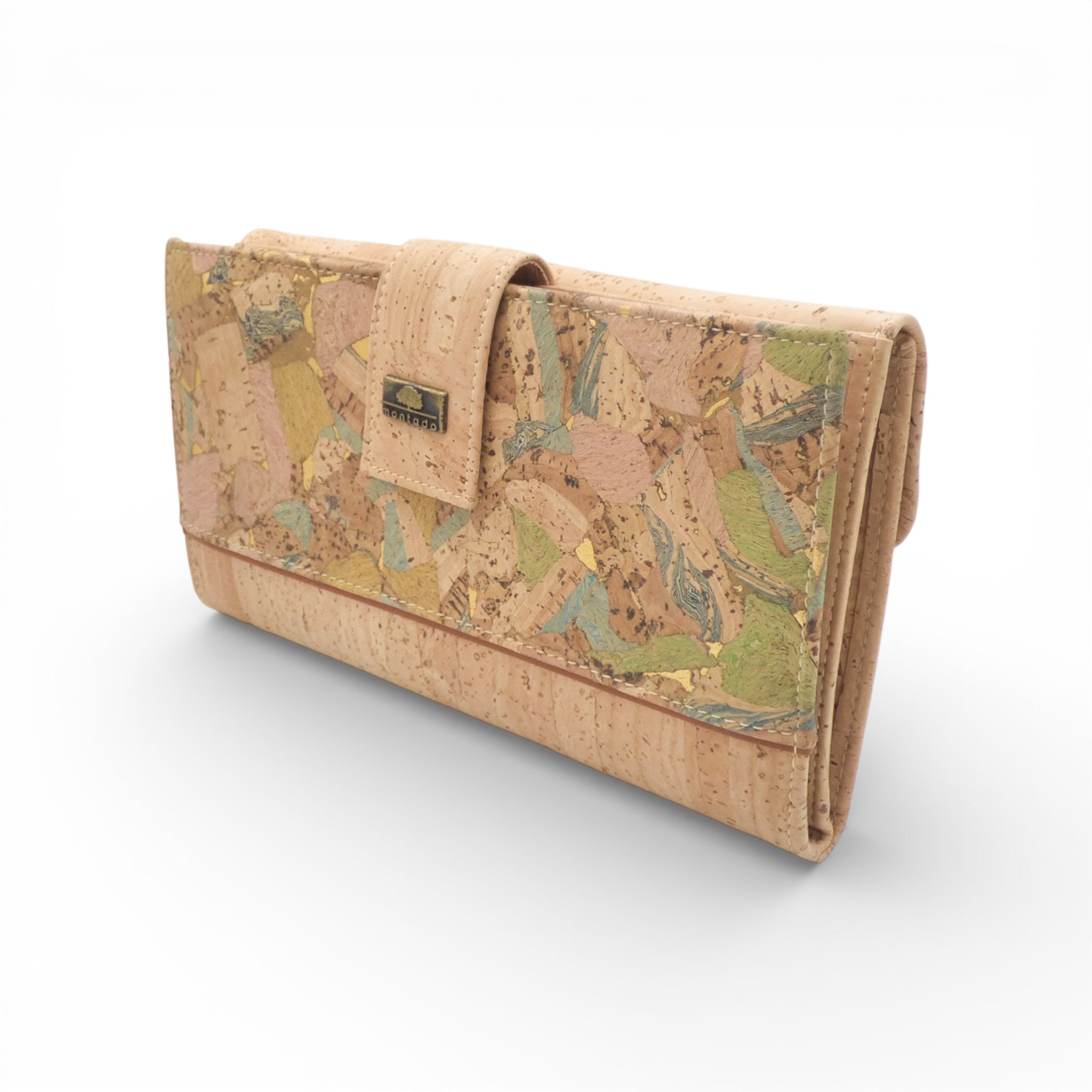 Montado "Compagnon" wallet featuring a sleek design and premium materials, showcasing its exterior and stitching details.