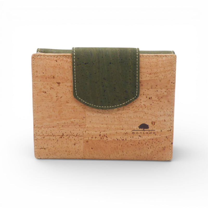 Portefeuille femme en liège naturel, languette vert kaki — Montado, surpiqûres claires, format moyen, Portugal