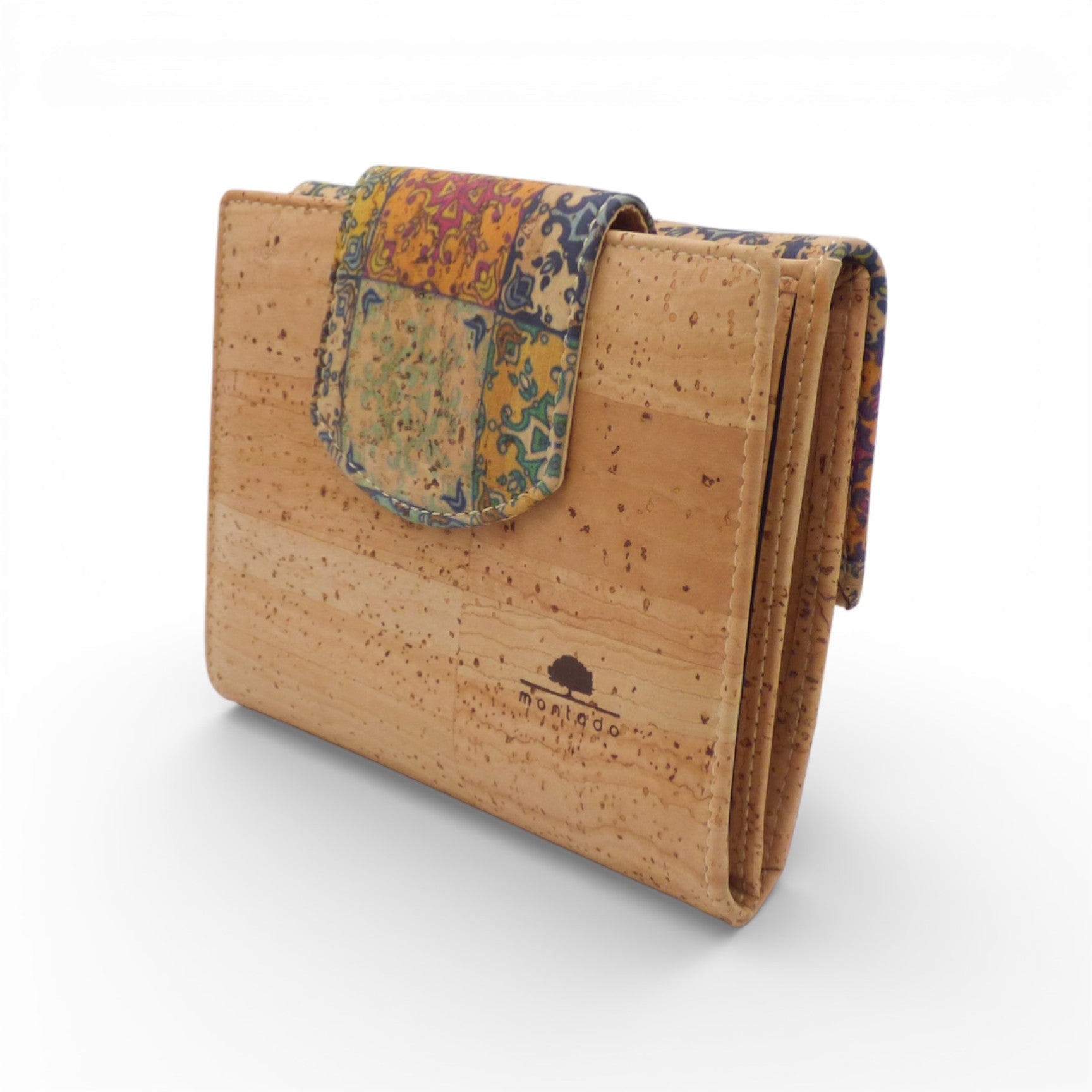 Portefeuille femme format moyen Montado en cuir, couleur élégante, avec plusieurs compartiments et fermeture zippée.