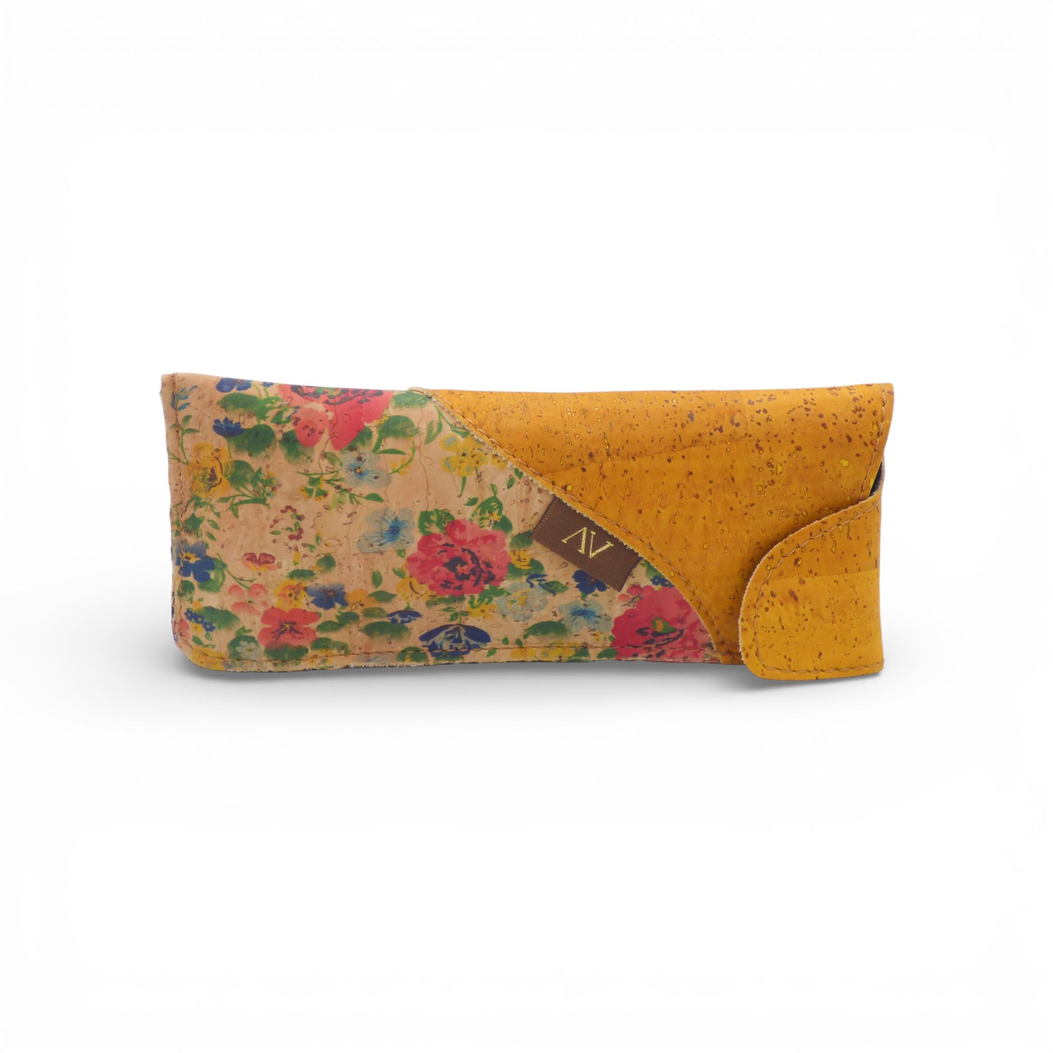 Étui à lunettes en liège Amador Varum, avec texture naturelle et design élégant, posé sur une surface claire.