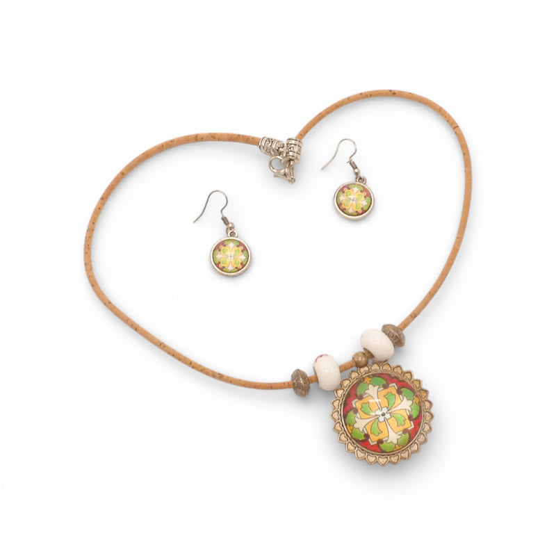 Parure collier et boucles en liège naturel, pendentif rond motif azulejo — Cork Colors, Portugal