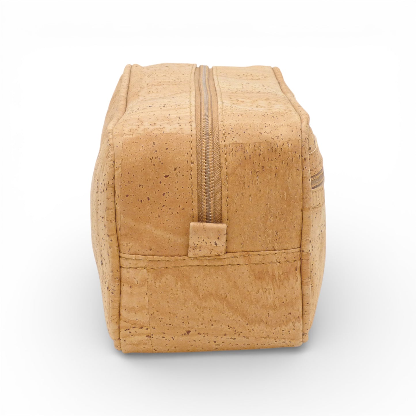 Trousse de Toilette "Voyageur" en Liège de Montado, vue détaillée du design et texture en liège naturel.