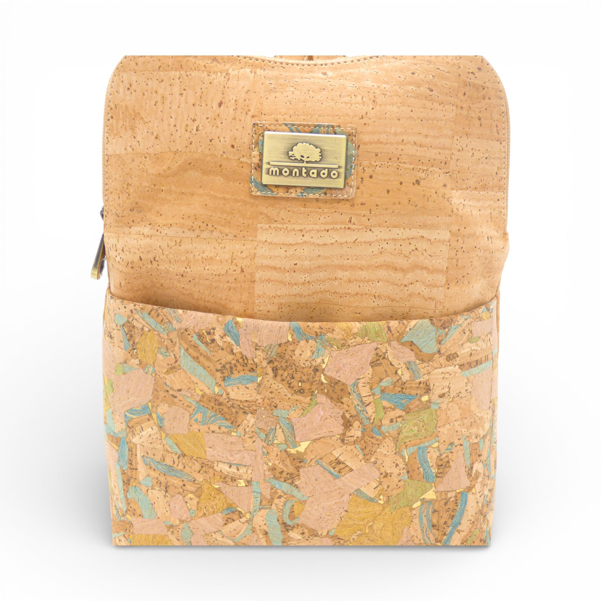 Sac à dos compact en liège Montado, vue de face, avec bretelles ajustables et texture naturelle.