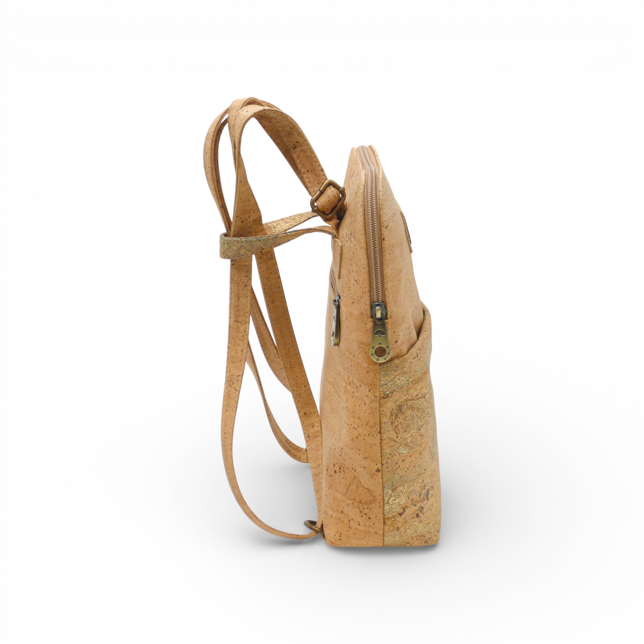 Profil d'un sac à dos en liège naturel à fond pailleté or — Montado, zip latéral, Portugal