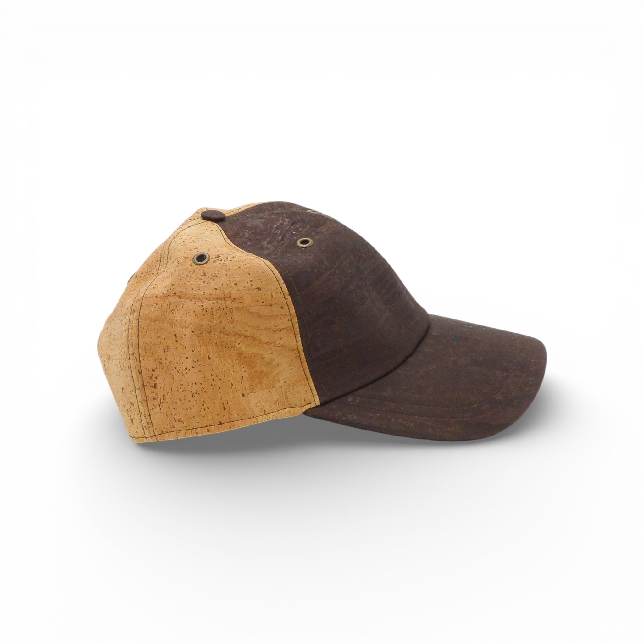 Casquette en tissu-liège, vue plongeante sur la visière
