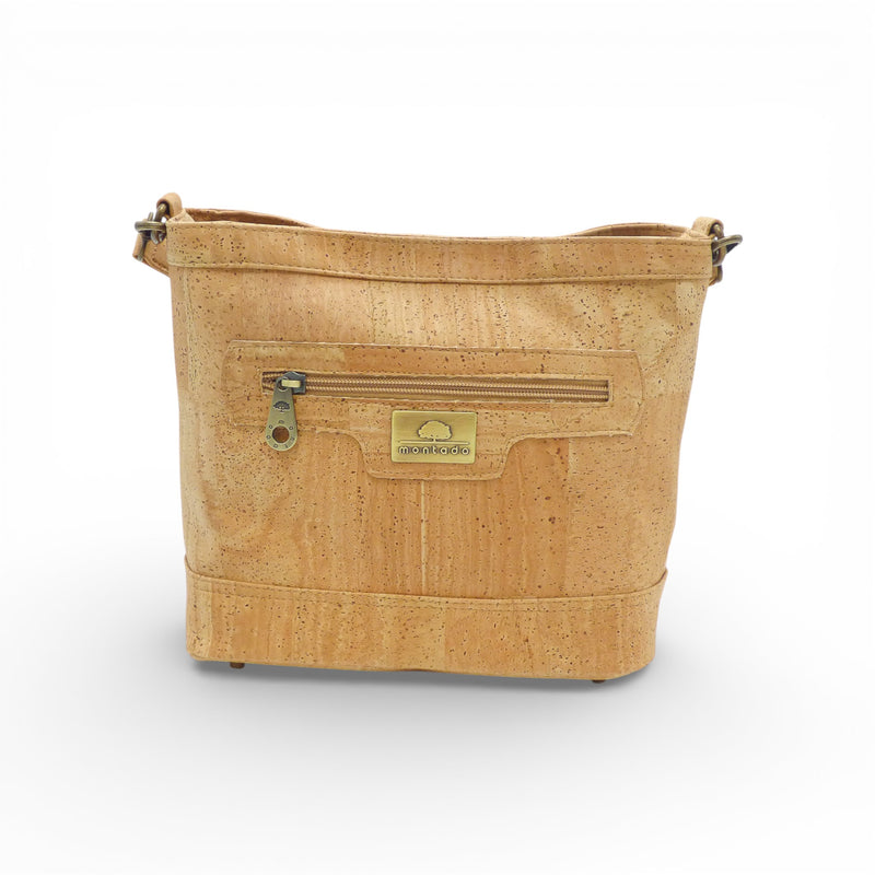 Sac bandoulière Organiseur en liège naturel de face — Montado, poche zippée, plaque logo, Portugal