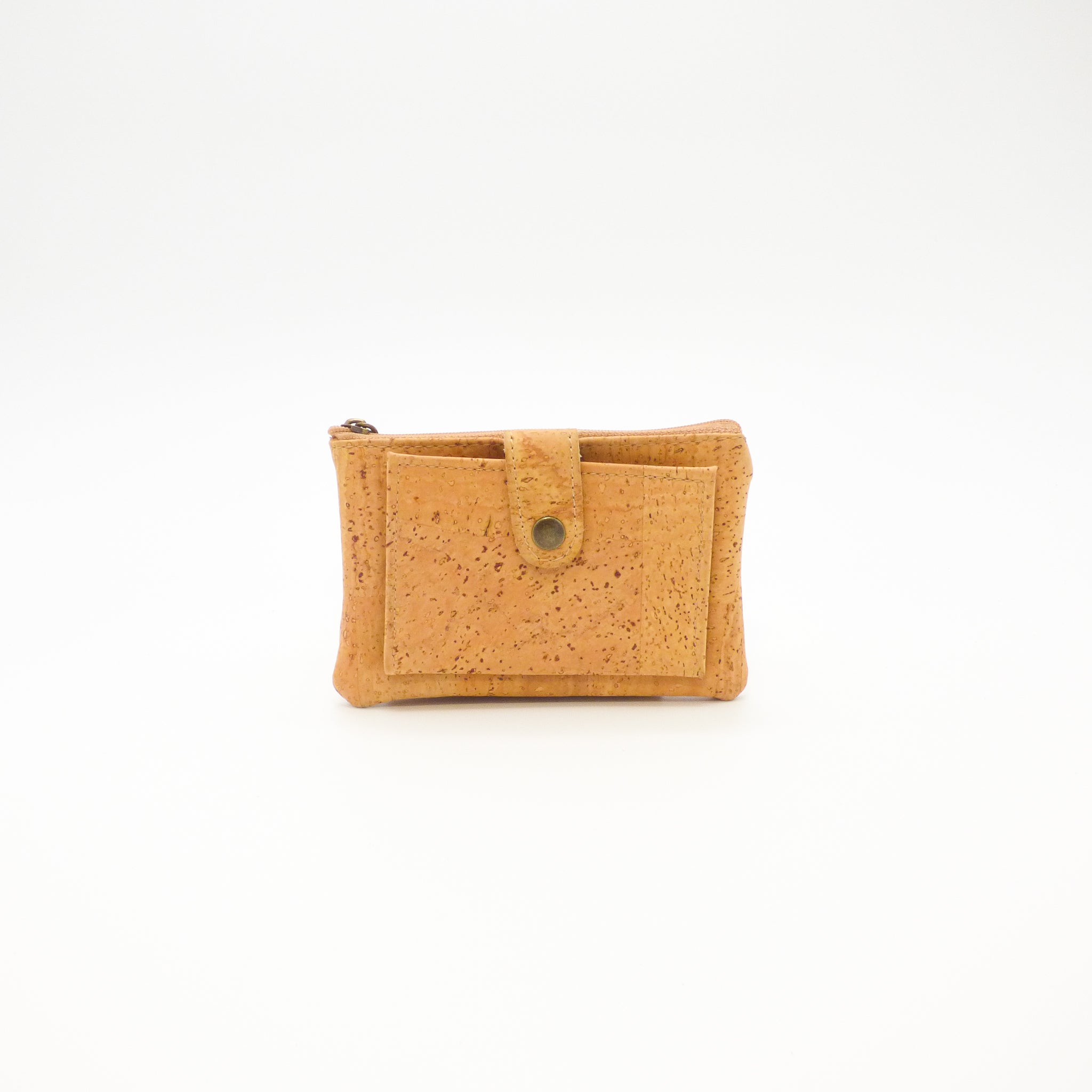 Petit porte-monnaie en liège Amador Varum avec compartiments pour cartes, affichant une texture naturelle et élégante.