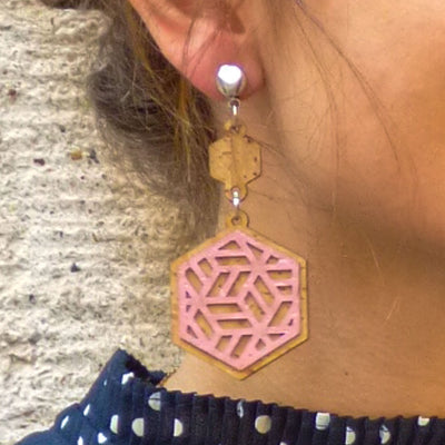 Boucles d'oreilles hexagone noir liège — Artipel femme cadeau bijoux moderne Portugal