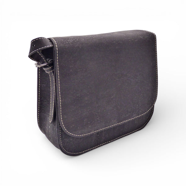 Sac bandoulière noir Marla Pais en liège - vue face, poche zippée - Portugal