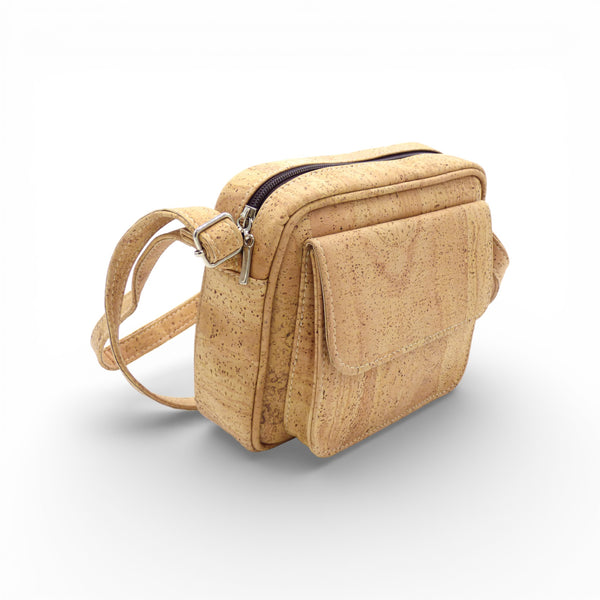 Sac bandoulière carré Marla Pais en liège - vue trois quarts, poche avant - Portugal