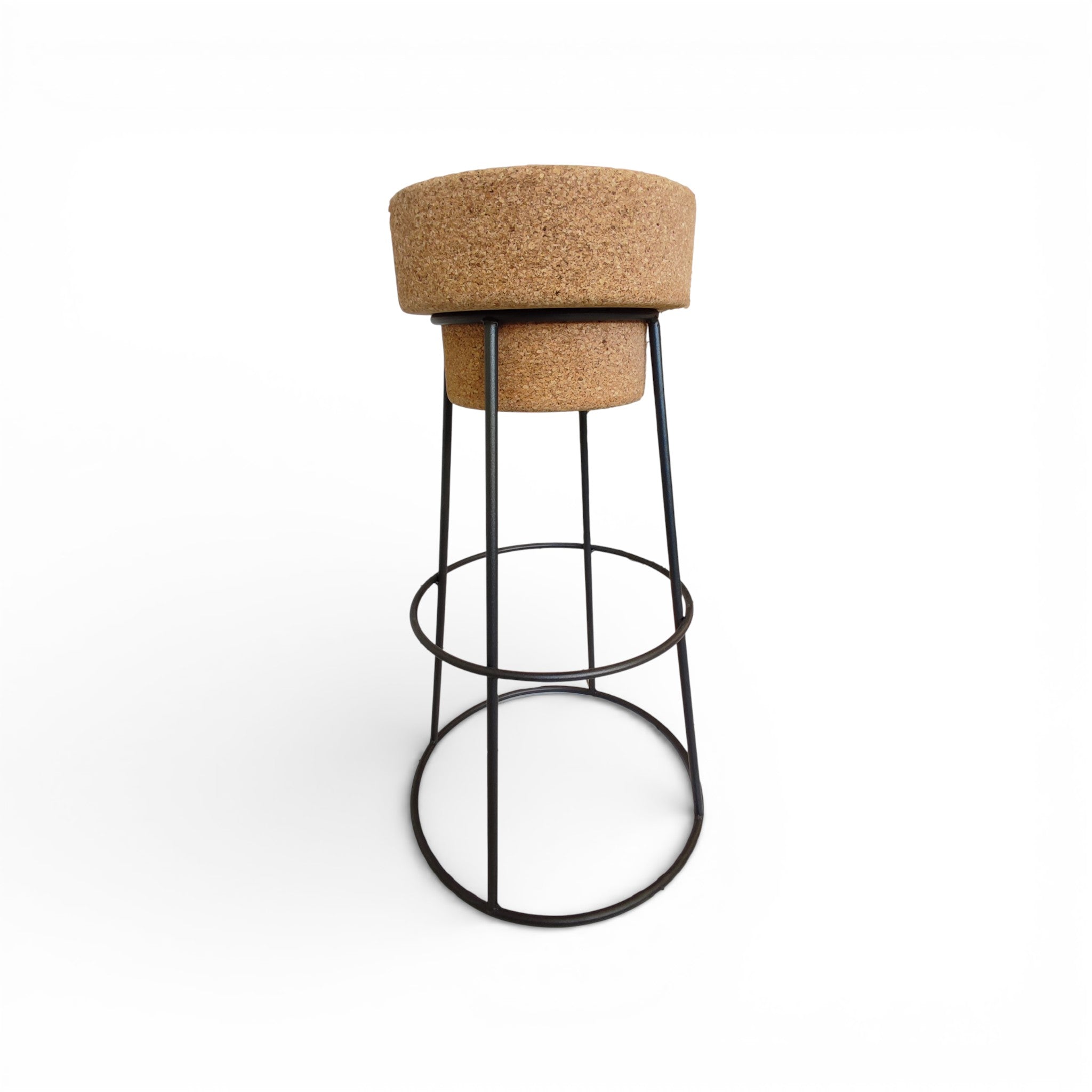 Tabouret en liège naturel "Muselet" de Viking, avec un design moderne et une assise en liège élégante.