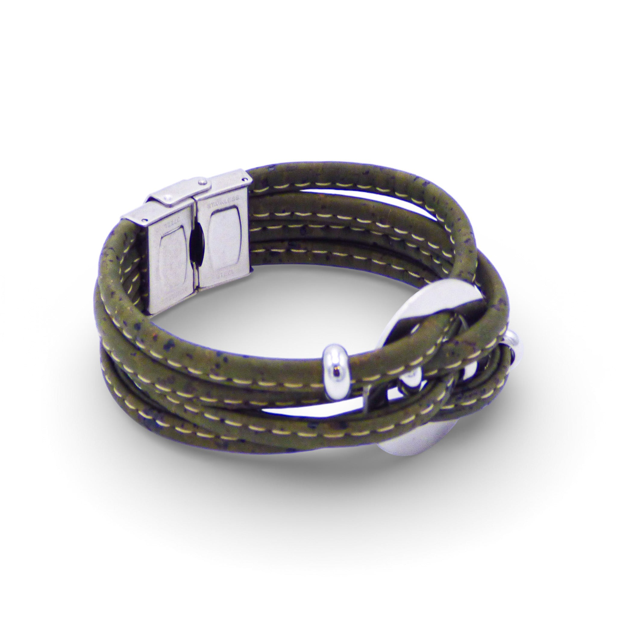 Bracelet multi-rangs en liège vert kaki — Cork Colors, médaillon argenté, fermoir aimanté, Portugal