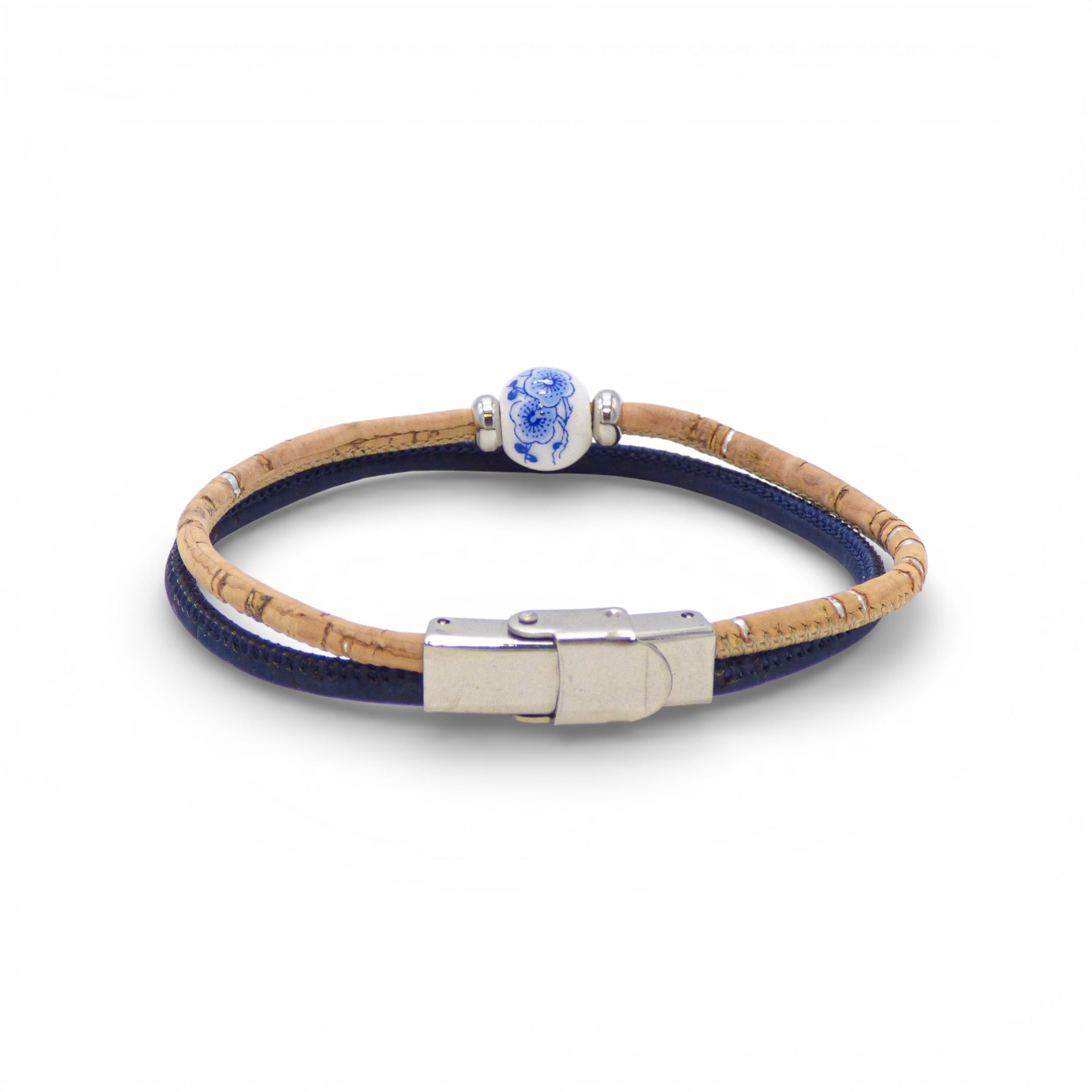 Bracelet duo en liège bleu et naturel, perle céramique fleurie bleue — Cork Colors, fermoir acier