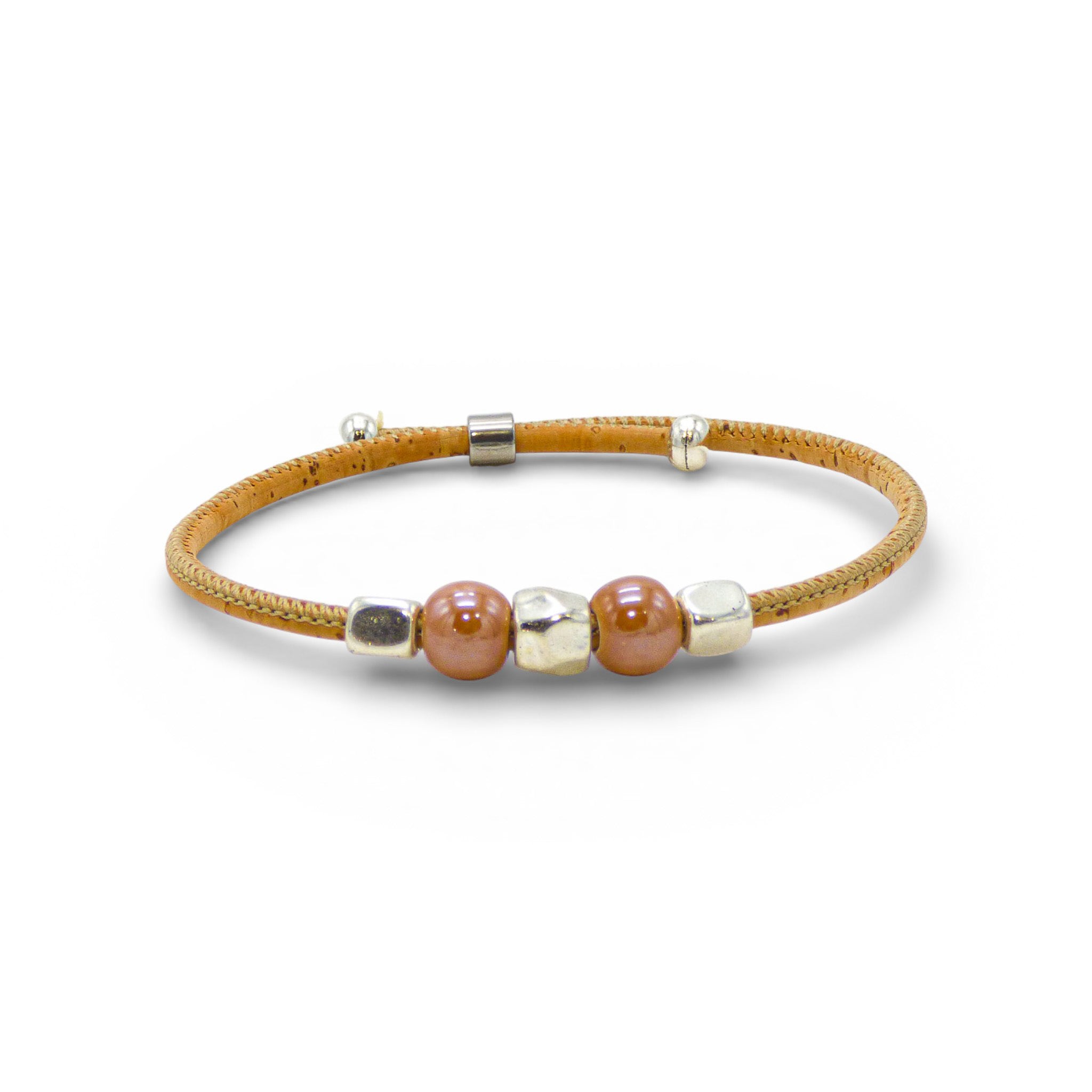 Delicate Cork Colors bracelet with light brown cork and silver clasp, featuring small decorative pearls.