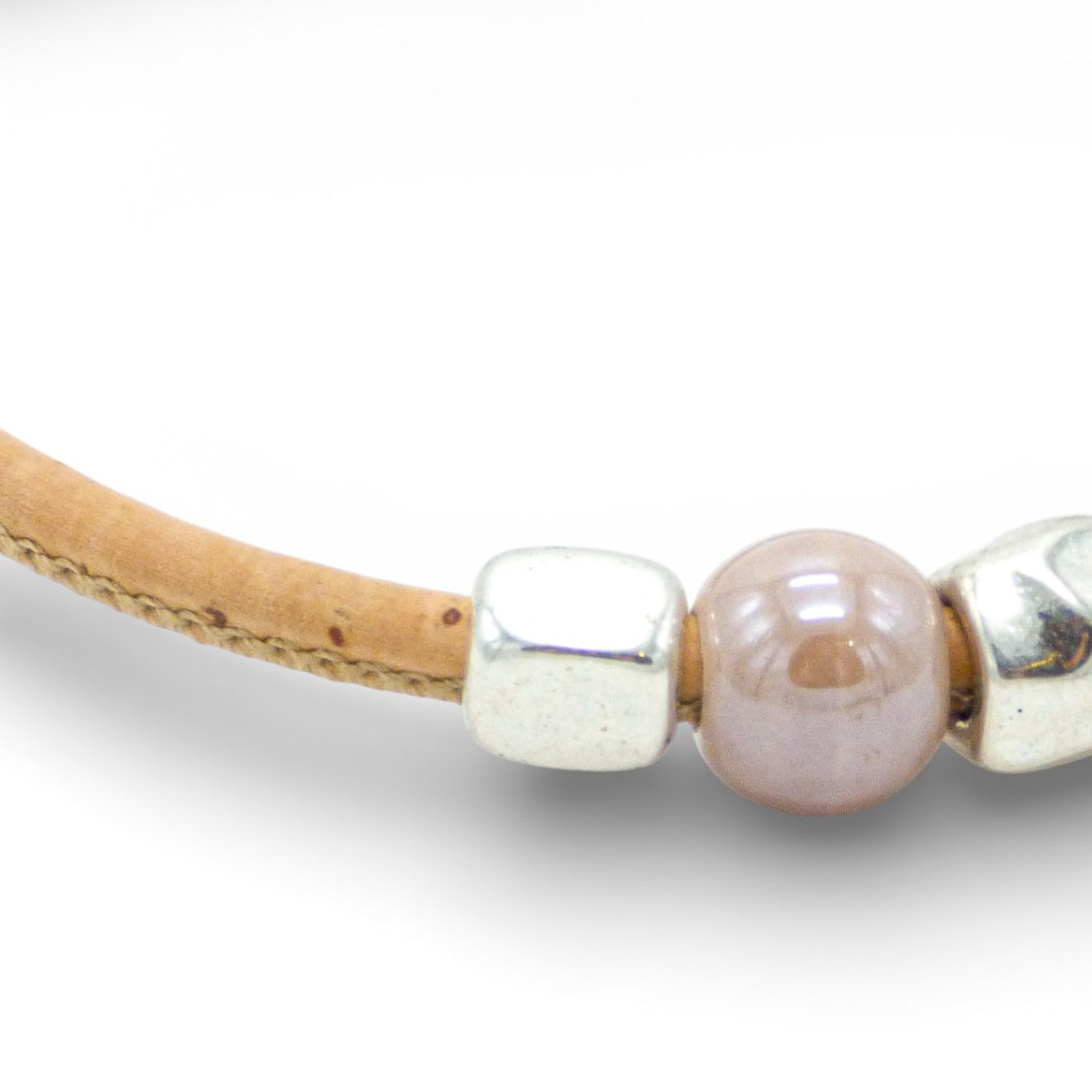 Delicate rose-hued Cork Colors bracelet with pearl accents and silver clasp, showcasing a fine jonc design.