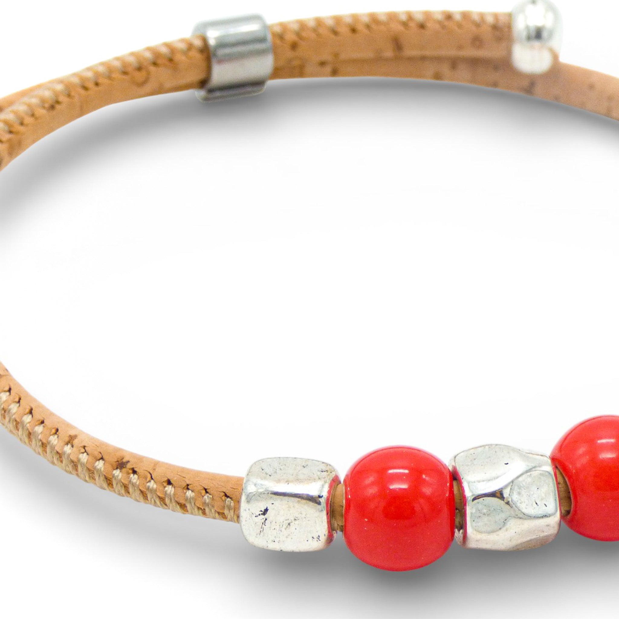 Red Cork Colors bracelet with fine pearl detailing and silver clasp, showcasing a delicate and elegant design.