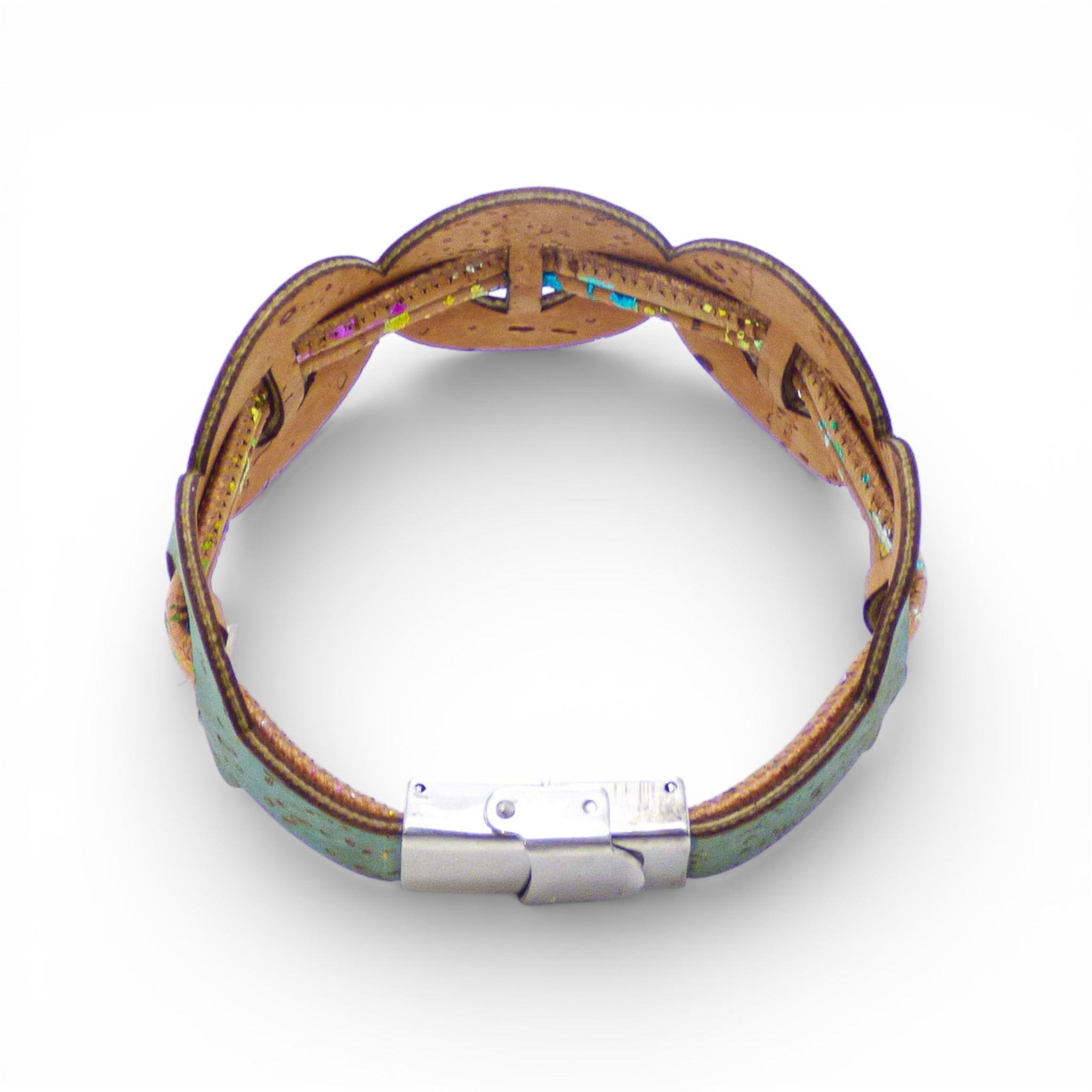Dos d'un bracelet anneaux en liège turquoise et naturel — Cork Colors, fermoir métal