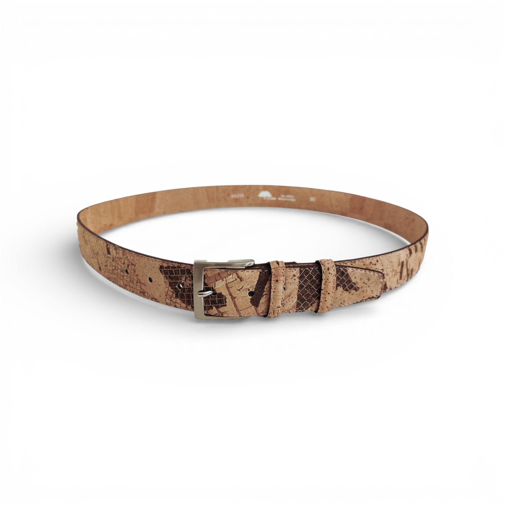 Cork belt with patterned design and leather lining, 3.5cm wide, by TC Cortiça, showcasing a bi-colored trend.