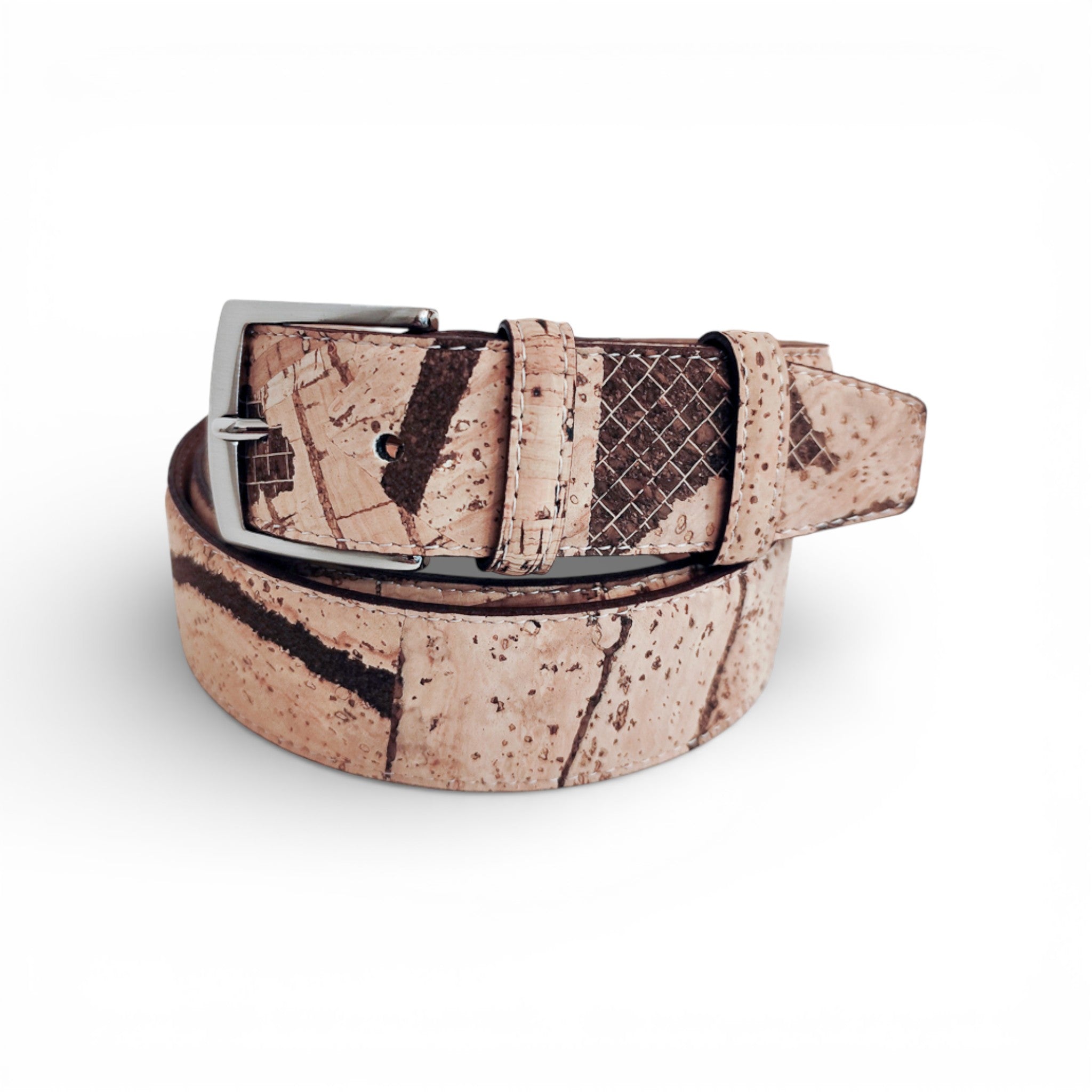 Ceinture en liège à motifs géométriques avec doublure en cuir, 3.5 cm de TC Cortiça, vue sur fond neutre.
