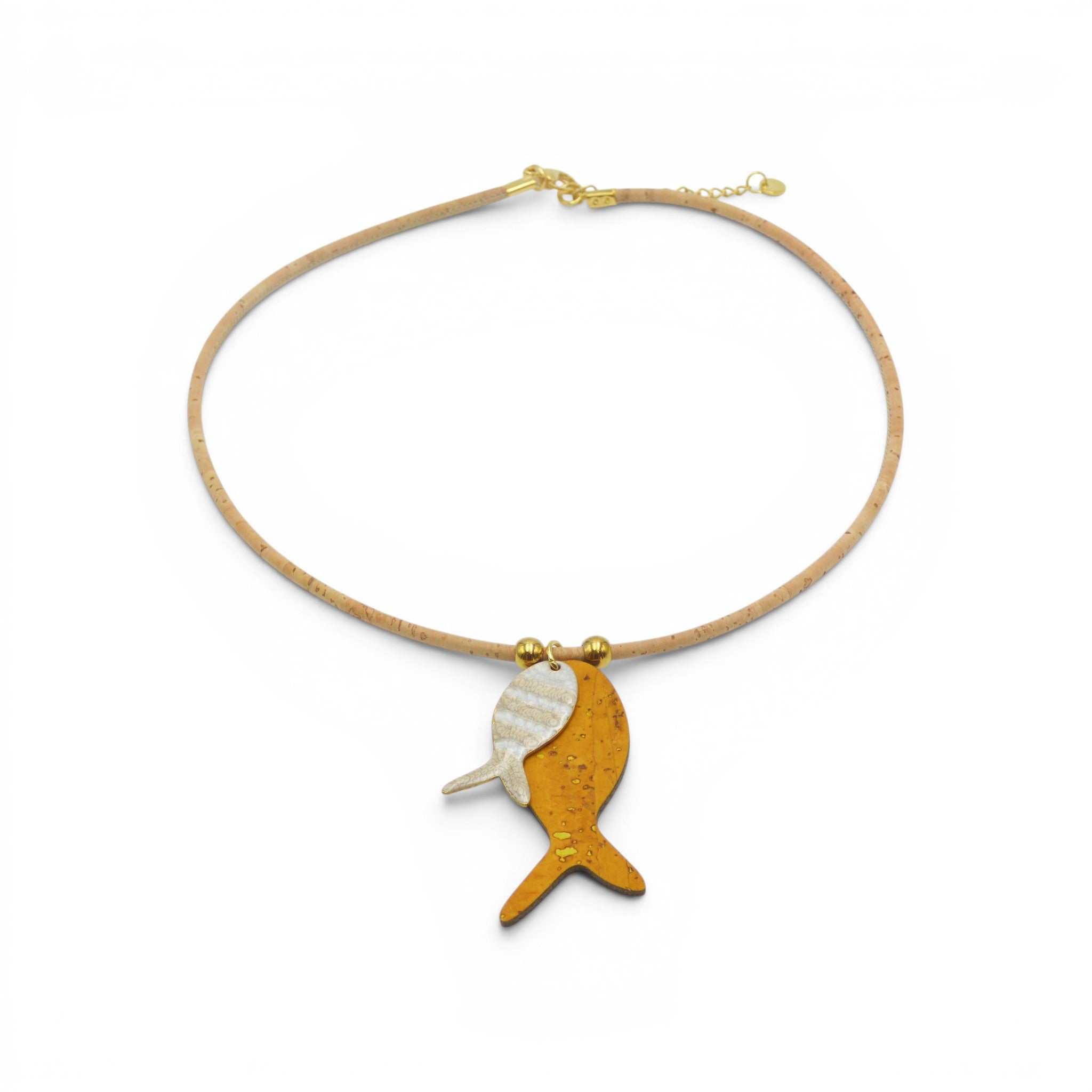 Collier ras du cou en liège avec pendentif poisson orange, bijou artisanal fait main au Portugal