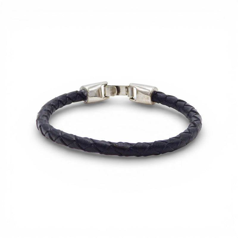 Bracelet homme fin tressé en cuir bleu nuit — Artipel, fermoir métal argenté, vue de face, Portugal