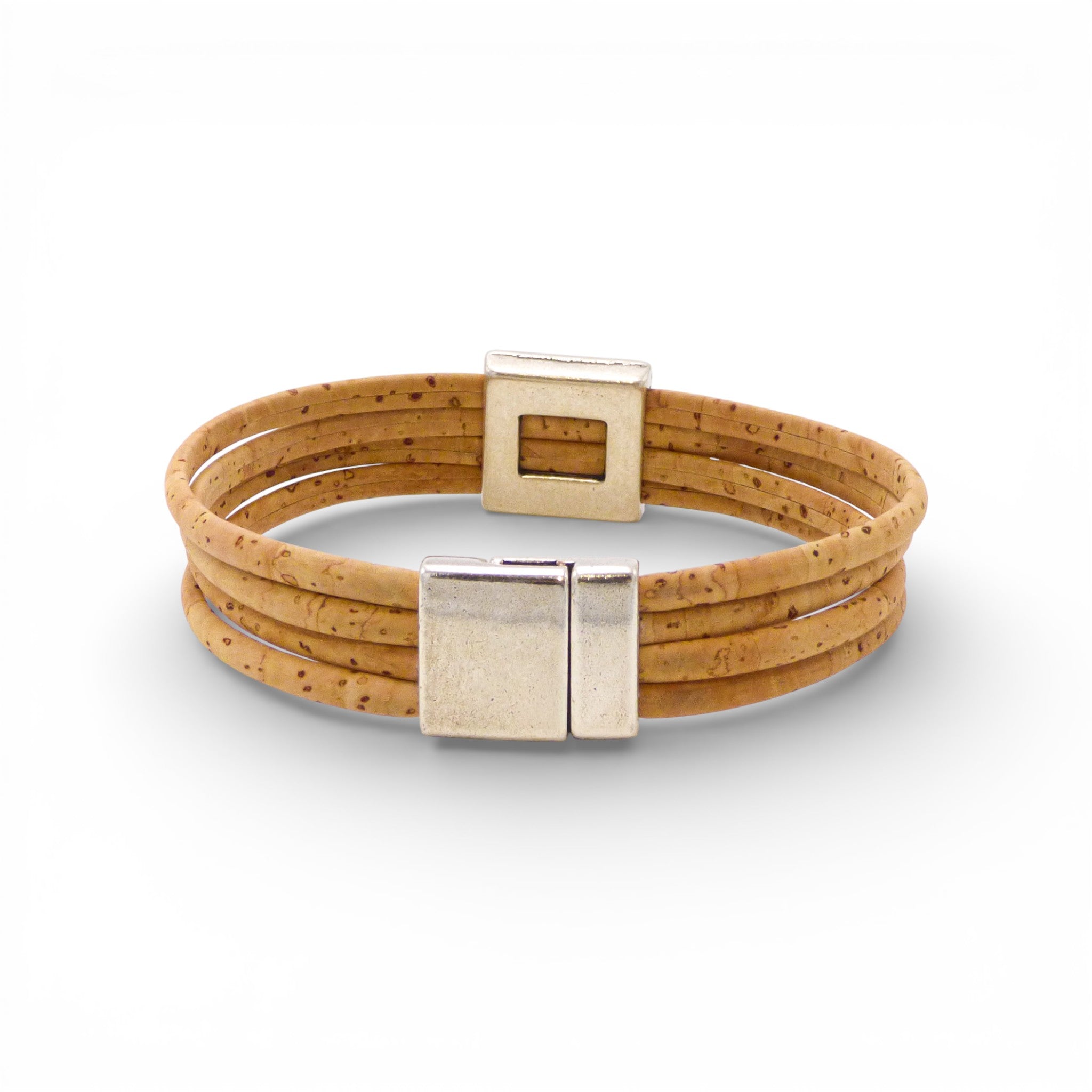 Bracelet multi-cordons en liège naturel — Artipel, charm carré, fermoir métal blanchi, Portugal