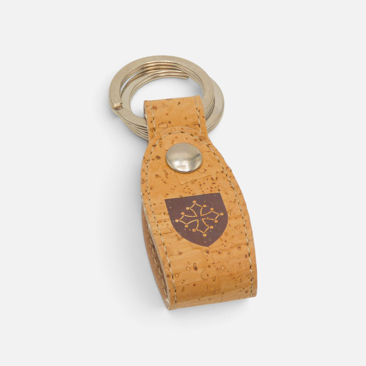 Petit porte-clés en liège vu de trois quarts, rivet acier et blason régional
