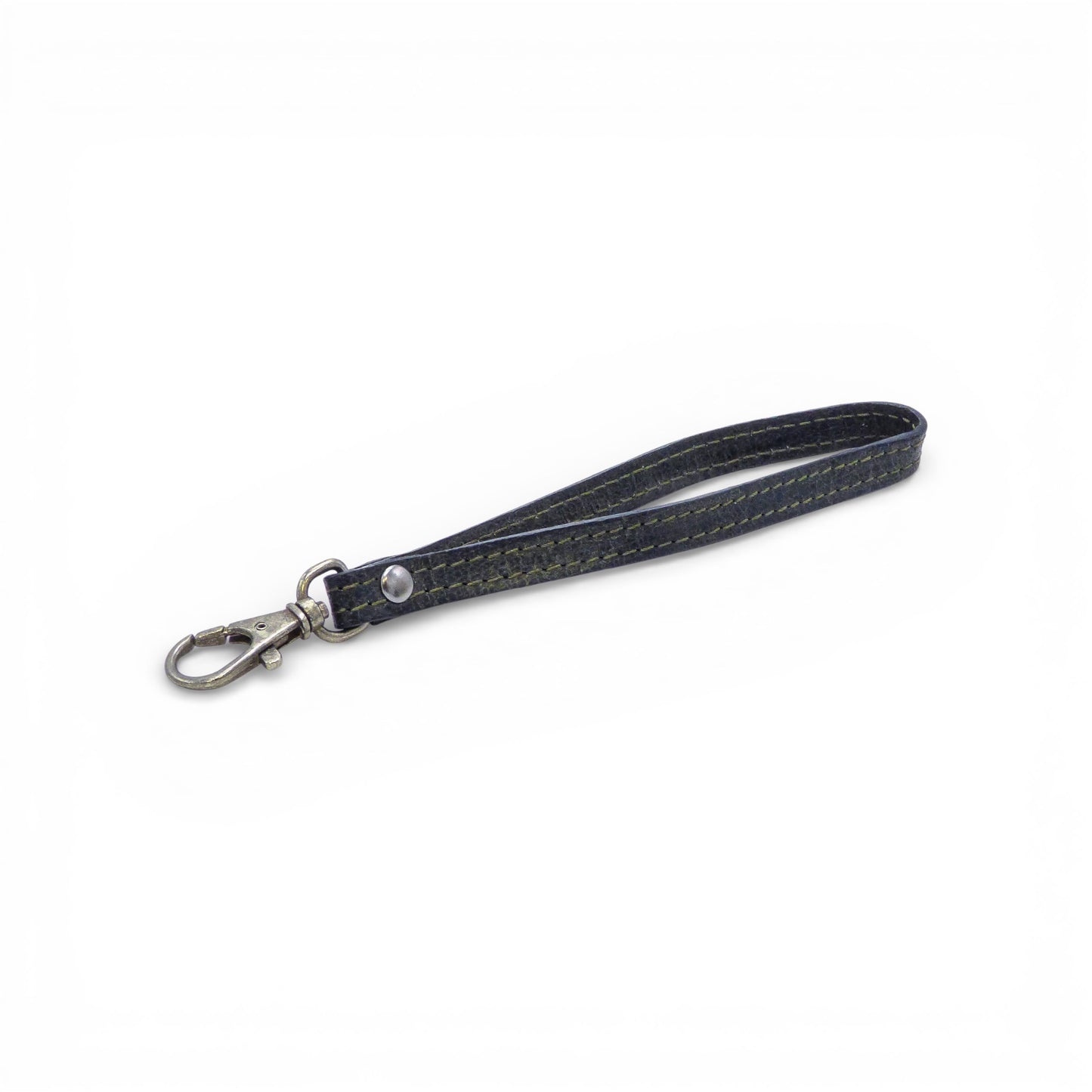 Porte monnaie en cuir et liège de Marla Pais, mettant en avant l'artisanat naturel et le design élégant.