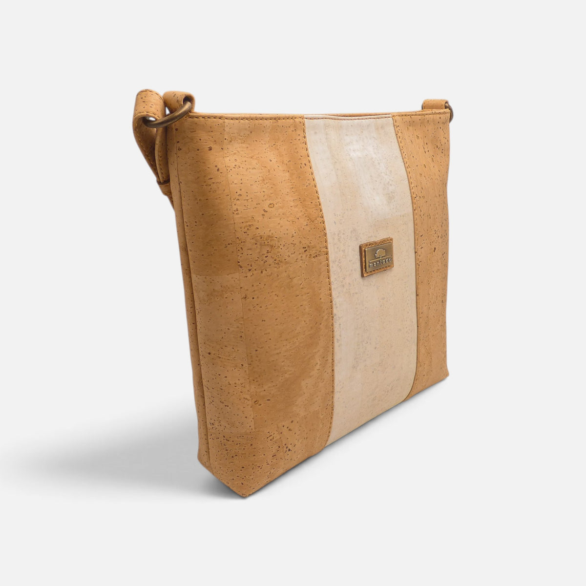 Sac en liège blanc et naturel de trois quarts, silhouette trapèze souple