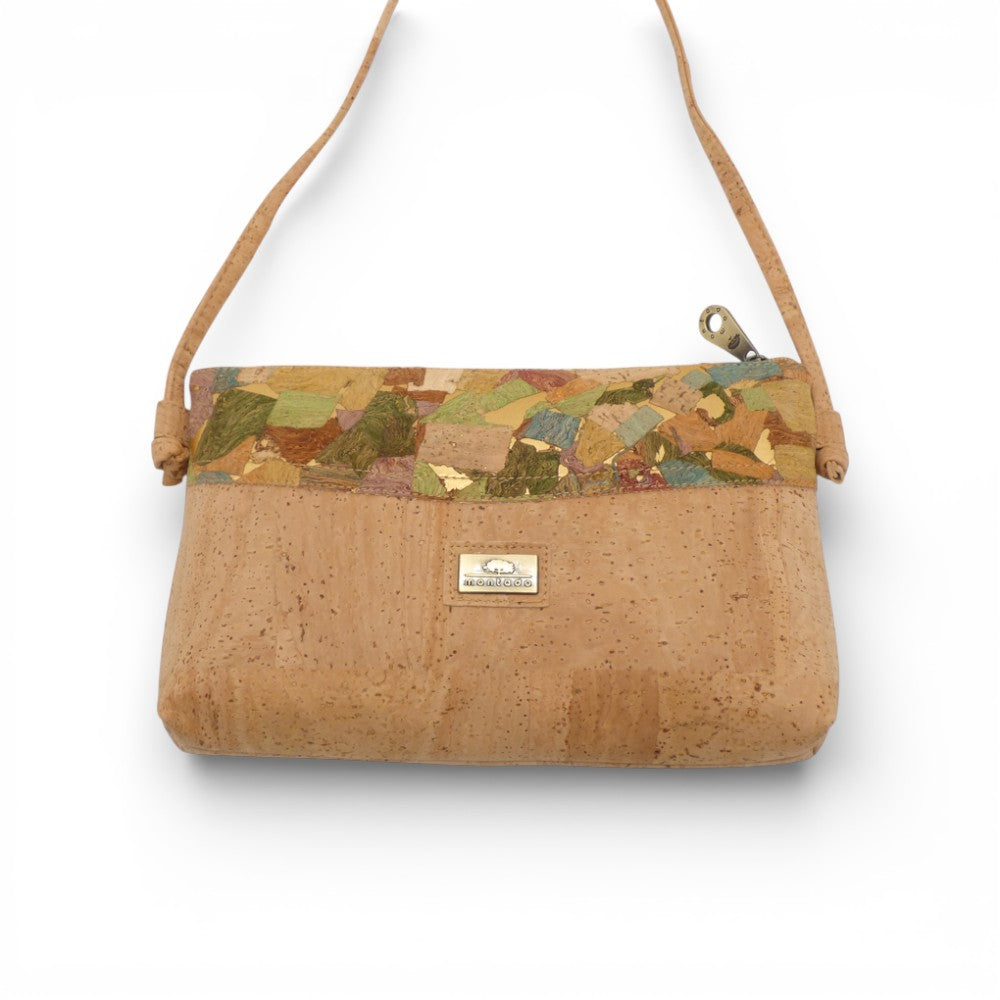 Pochette en liège, bandeau patchwork multicolore — Montado, vue de face, Portugal