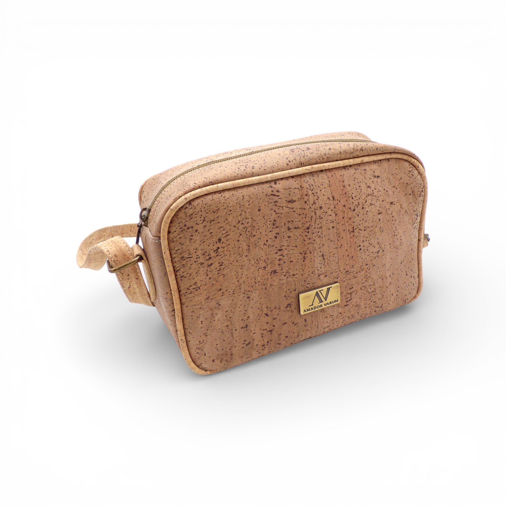 Sac bandoulière compact en liège marron clair avec poche extérieure, de la marque Amador Varum.