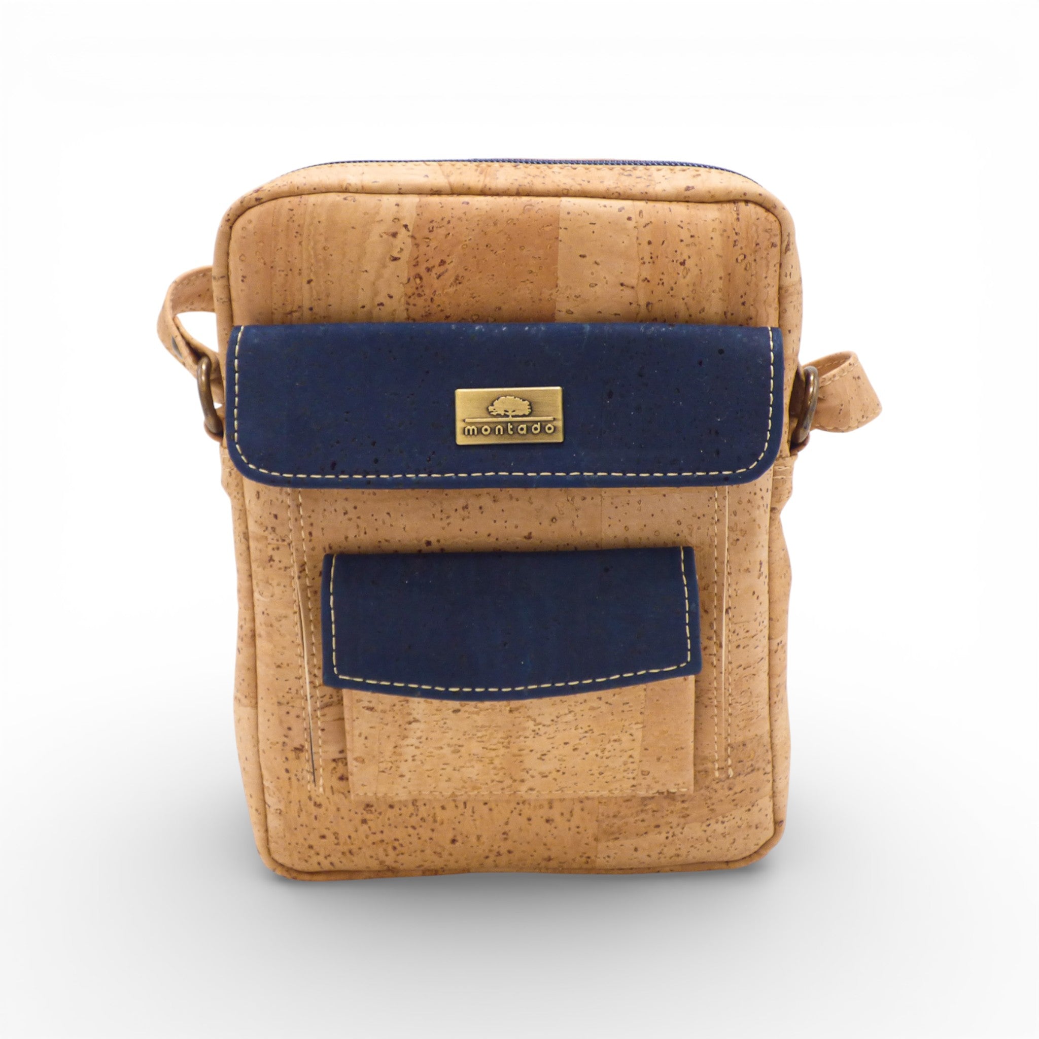 Petite Montado sac bandoulière bleu et naturel en liège avec trois poches extérieures, écologique et élégant.